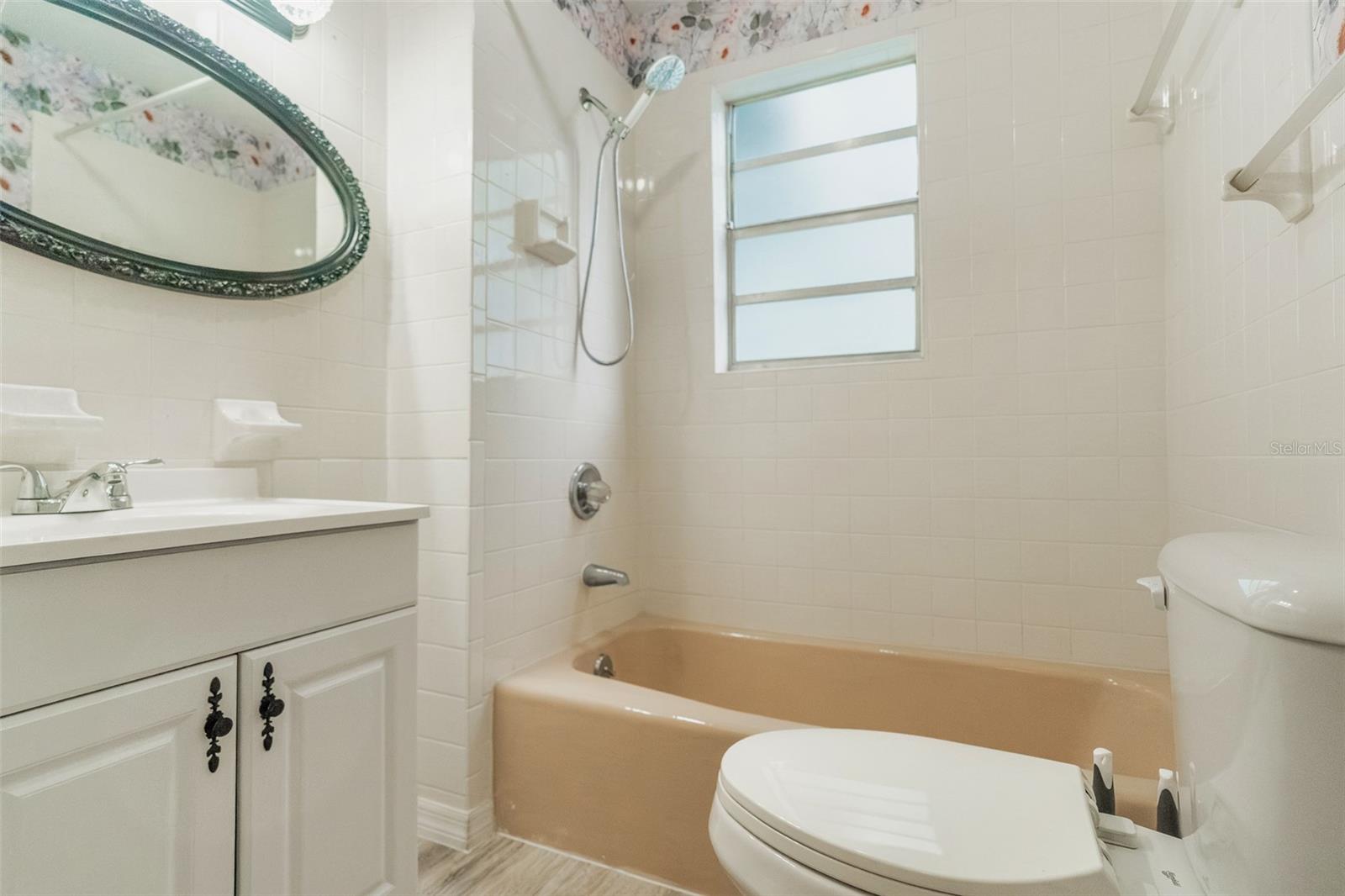 BENNETTS S 01/2 BLK 68 DE LAN - Residential