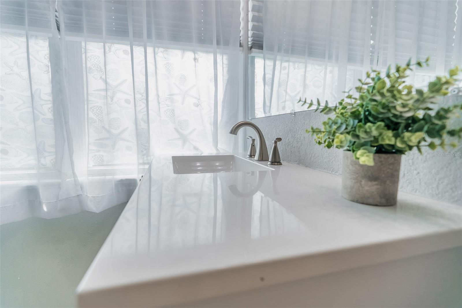 BENNETTS S 01/2 BLK 68 DE LAN - Residential