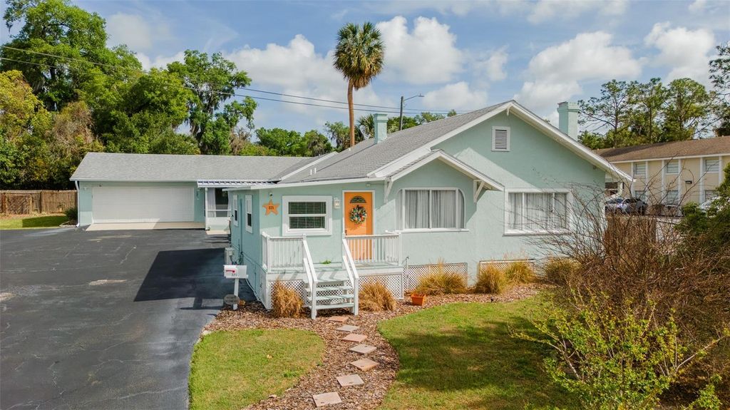 Photo of 321 W Pennsylvania Avenue, Deland, FL 32720 (MLS # V4948094)