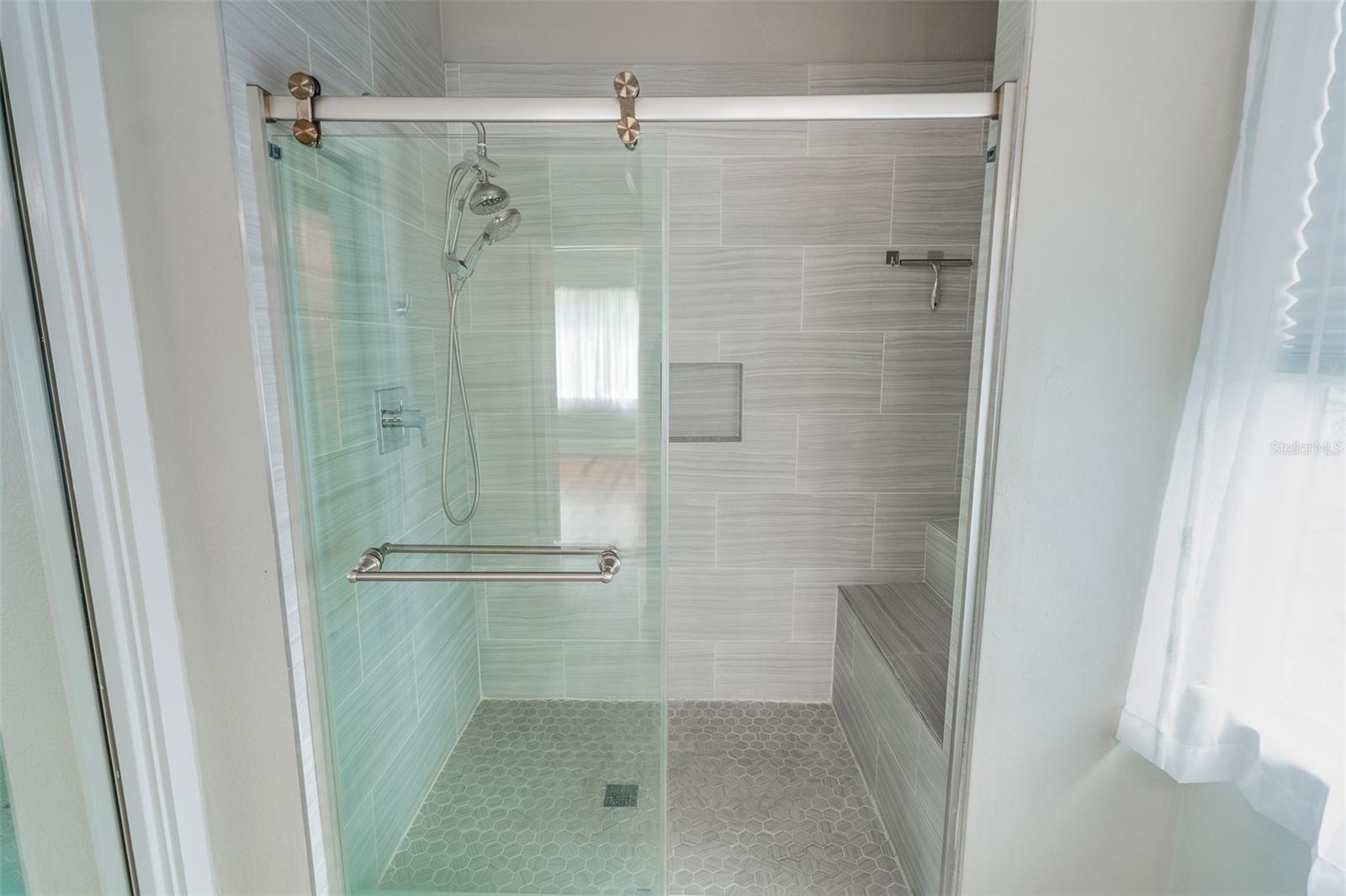 BENNETTS S 01/2 BLK 68 DE LAN - Residential