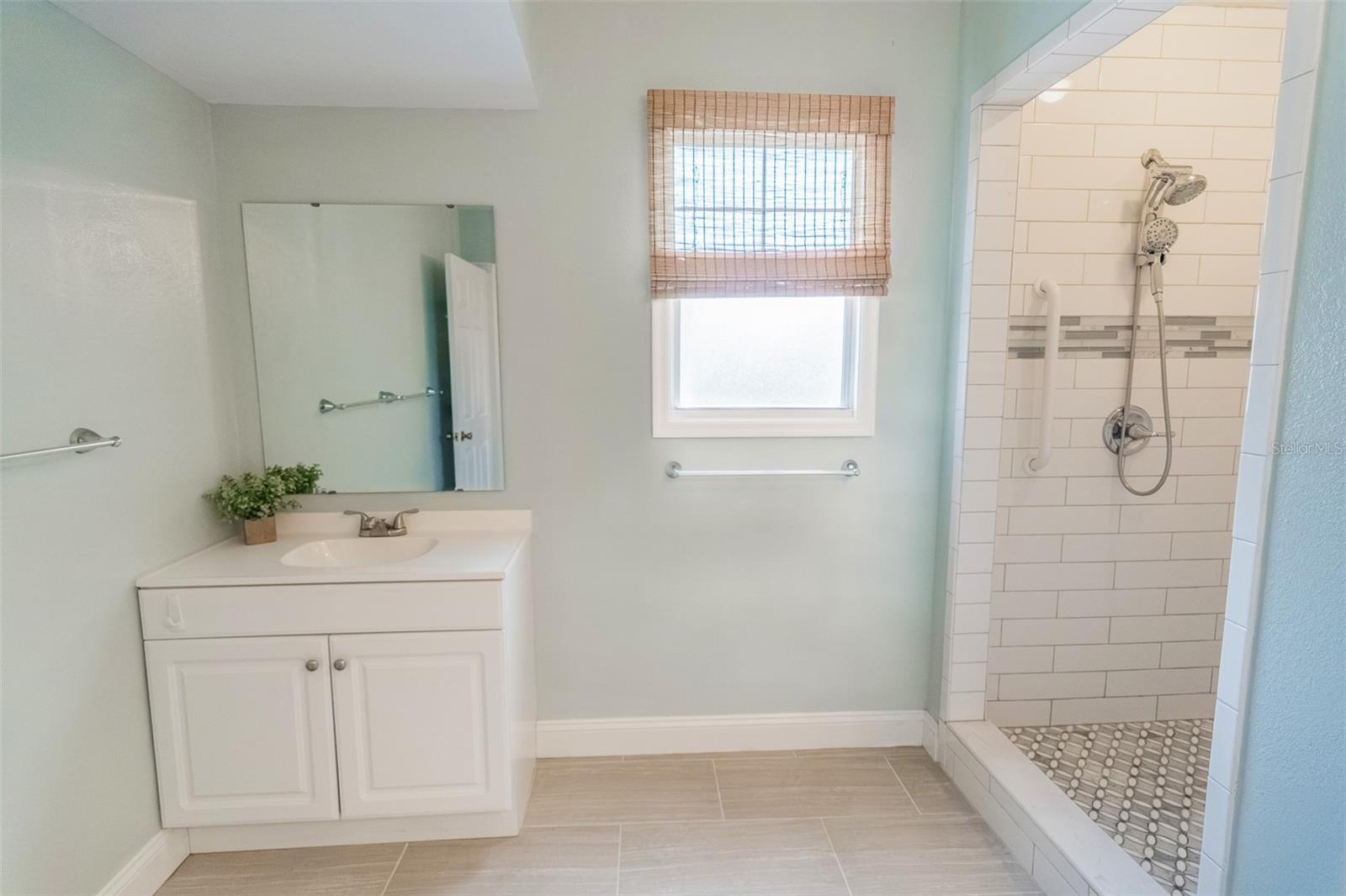 BENNETTS S 01/2 BLK 68 DE LAN - Residential