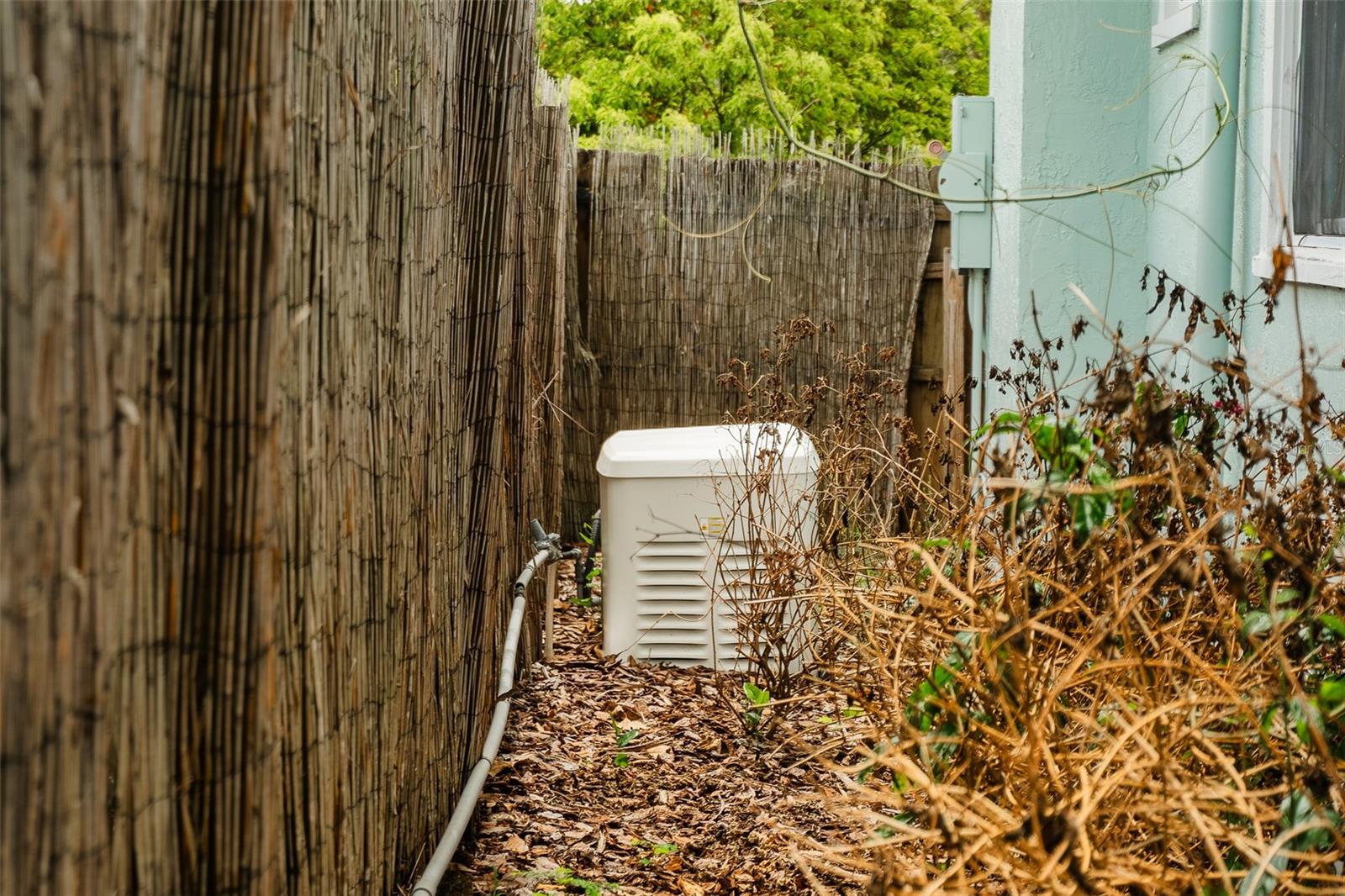 BENNETTS S 01/2 BLK 68 DE LAN - Residential