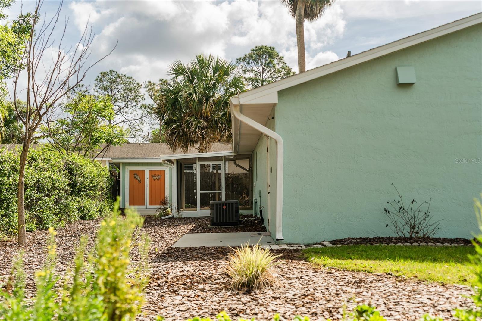 BENNETTS S 01/2 BLK 68 DE LAN - Residential