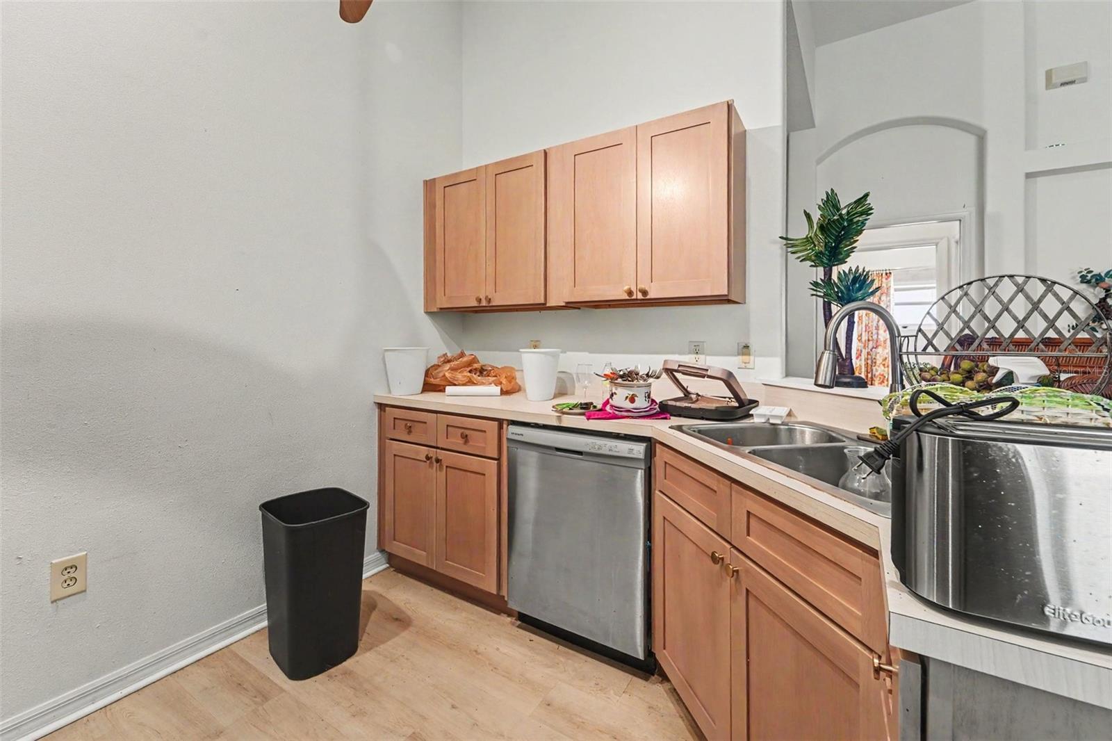 1033 W DIAMOND SHORE LOOP