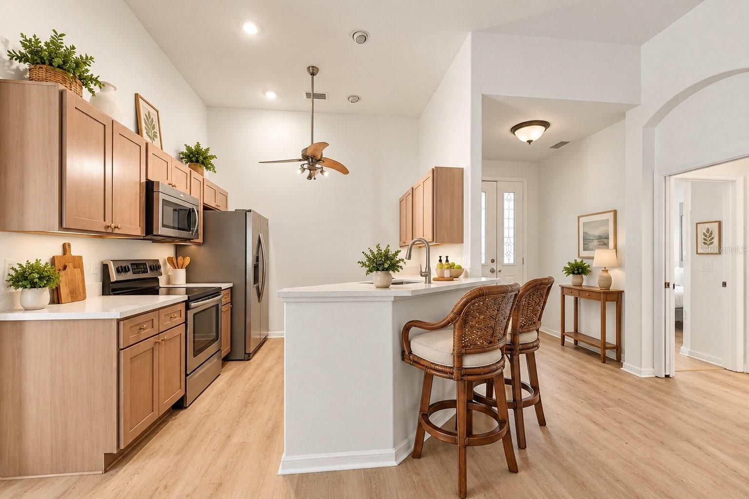 1033 W DIAMOND SHORE LOOP