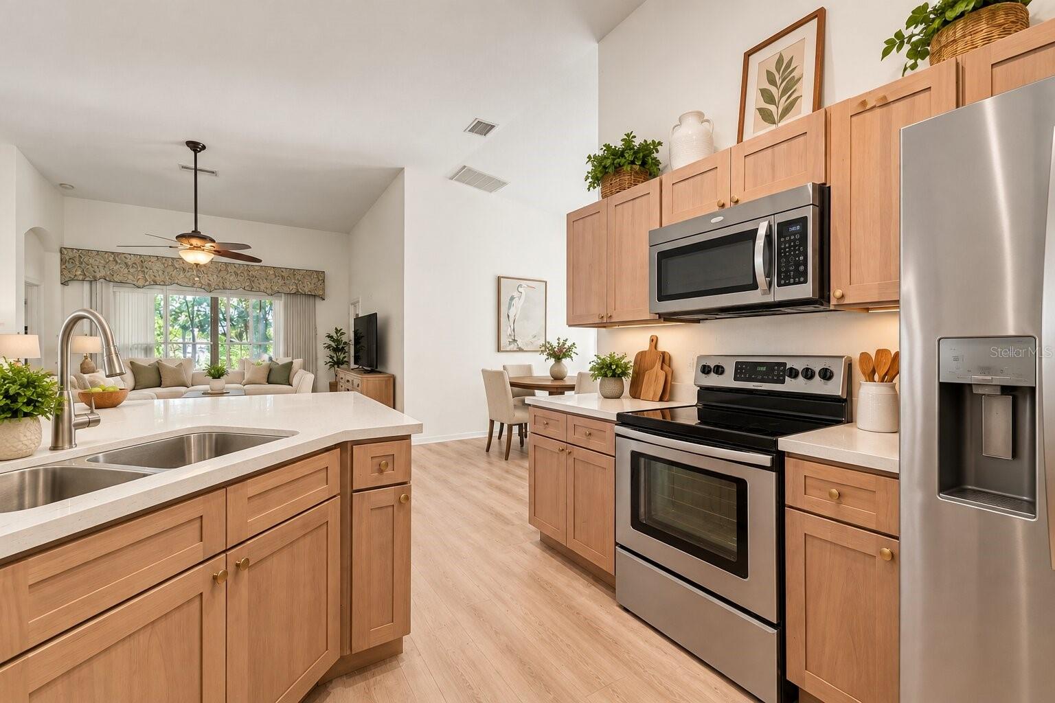 1033 W DIAMOND SHORE LOOP
