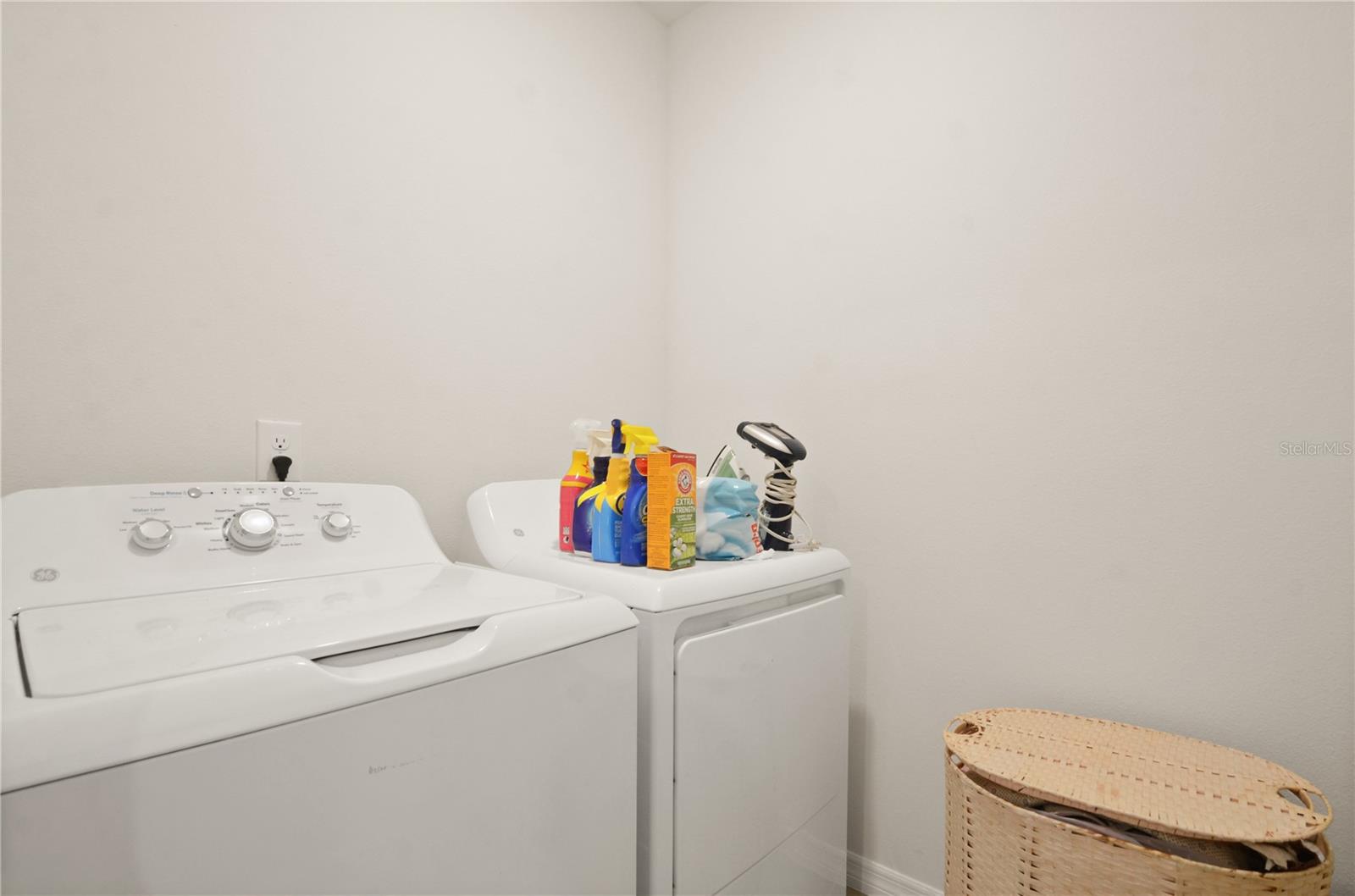 LAKE HARRIS RESERVE - Residential