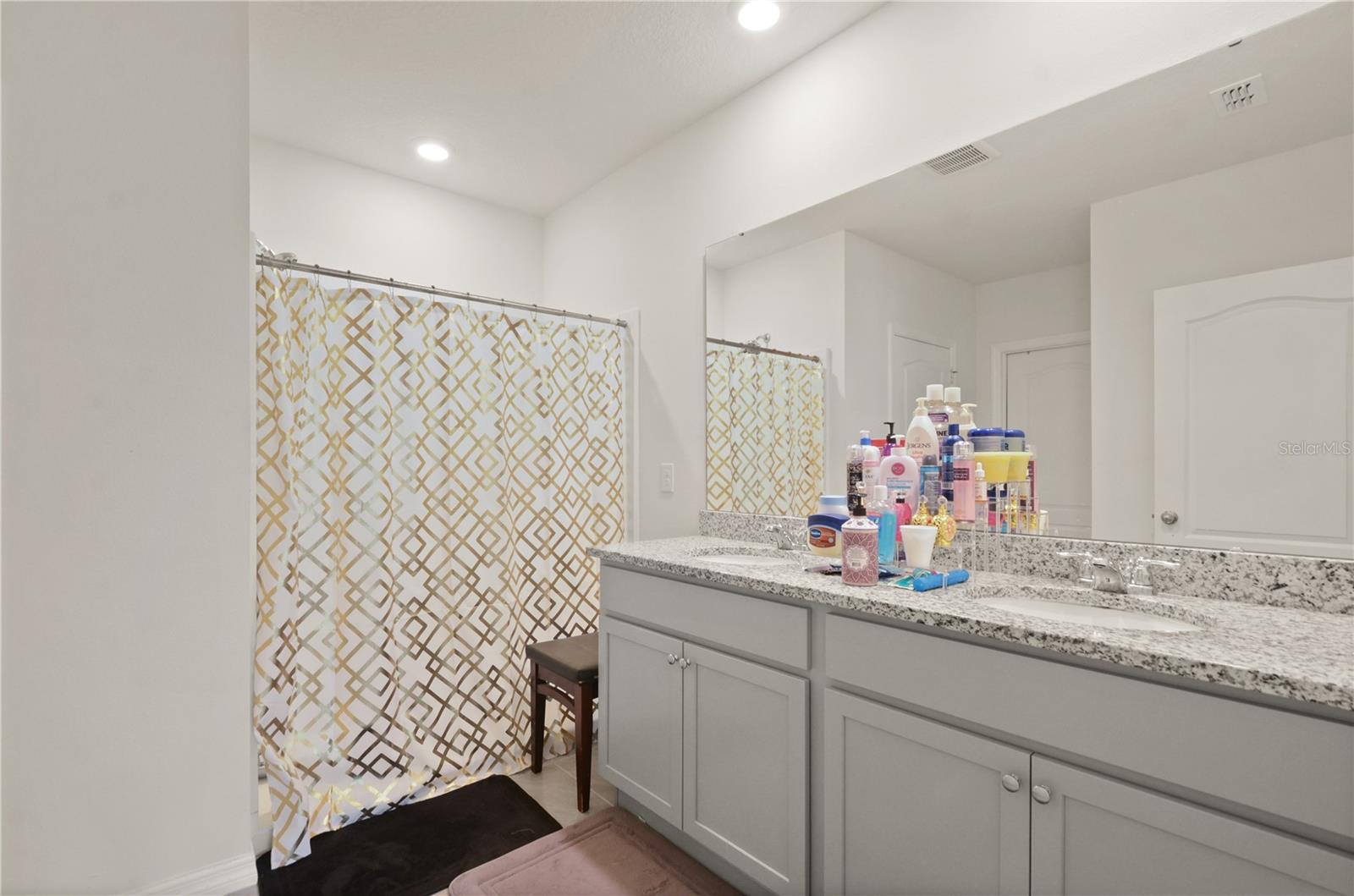 LAKE HARRIS RESERVE - Residential