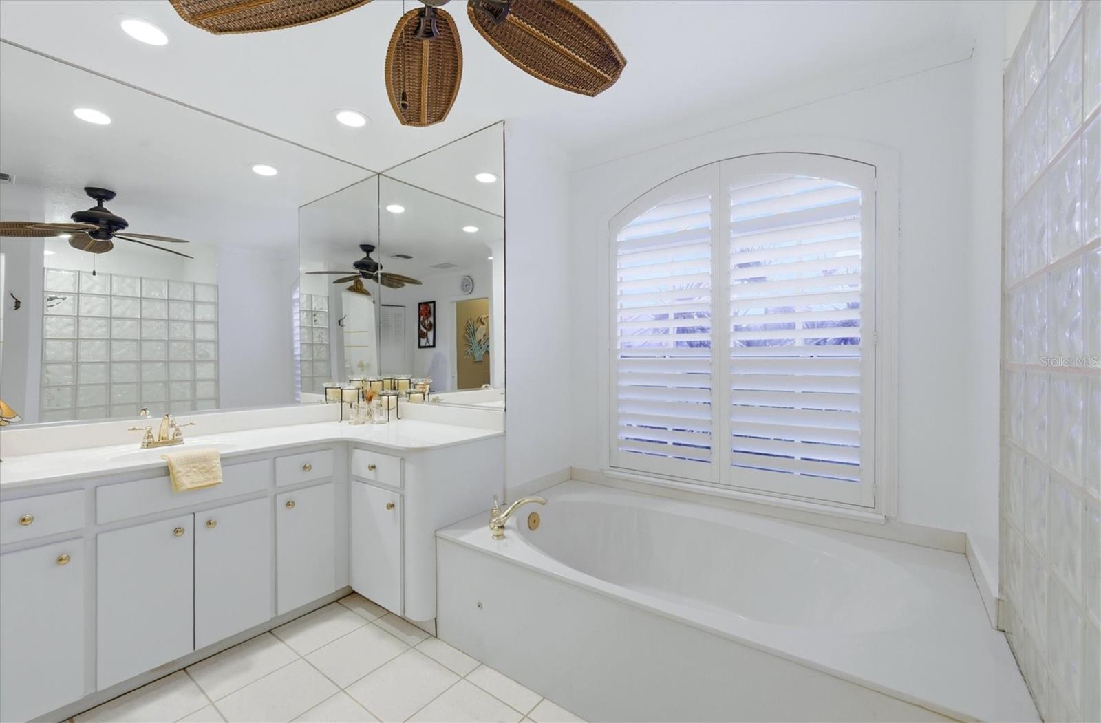 THE LAKES OF JACARANDA - Residential