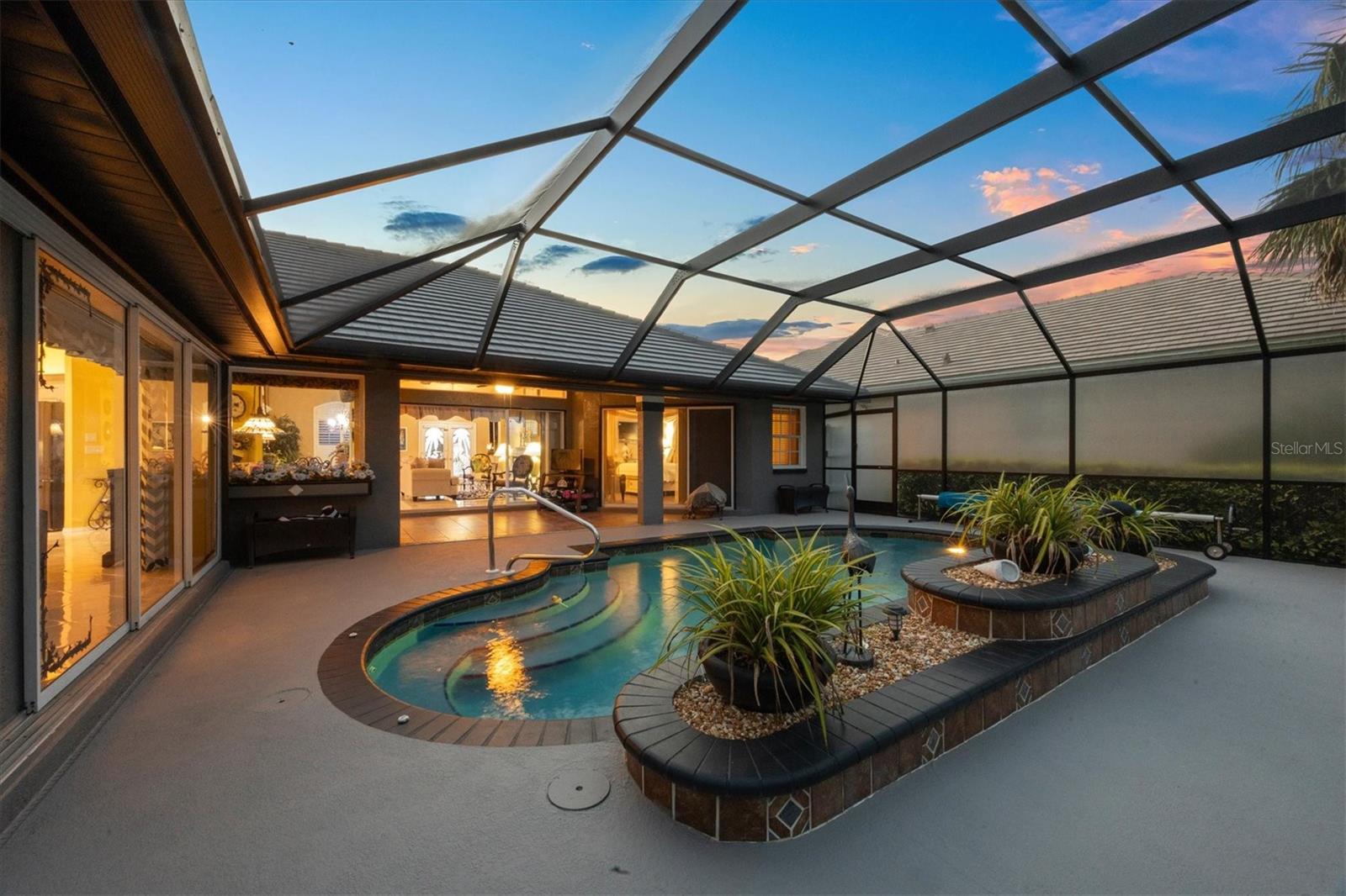 THE LAKES OF JACARANDA - Residential