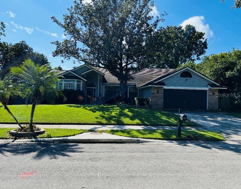 Photo of 1014 Willa Lake Circle, Oviedo, FL 32765 (MLS # R4910153)