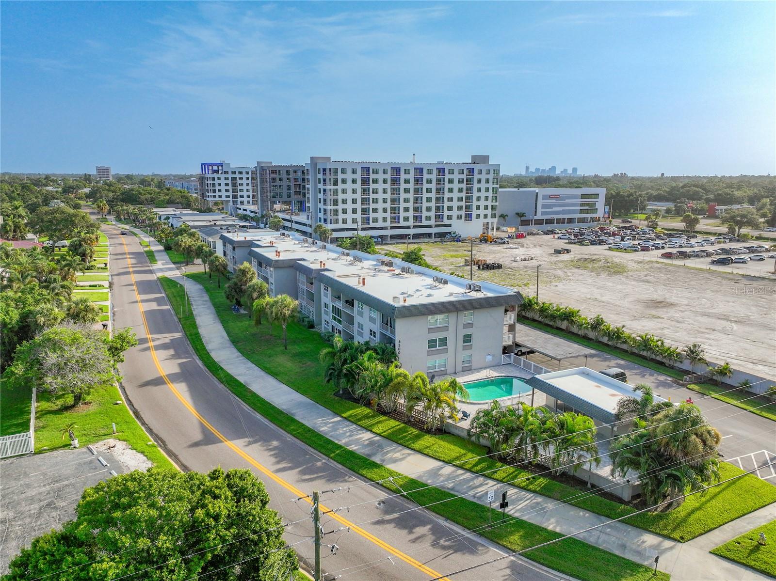 KINGS MOORINGS CONDO THE - Residential