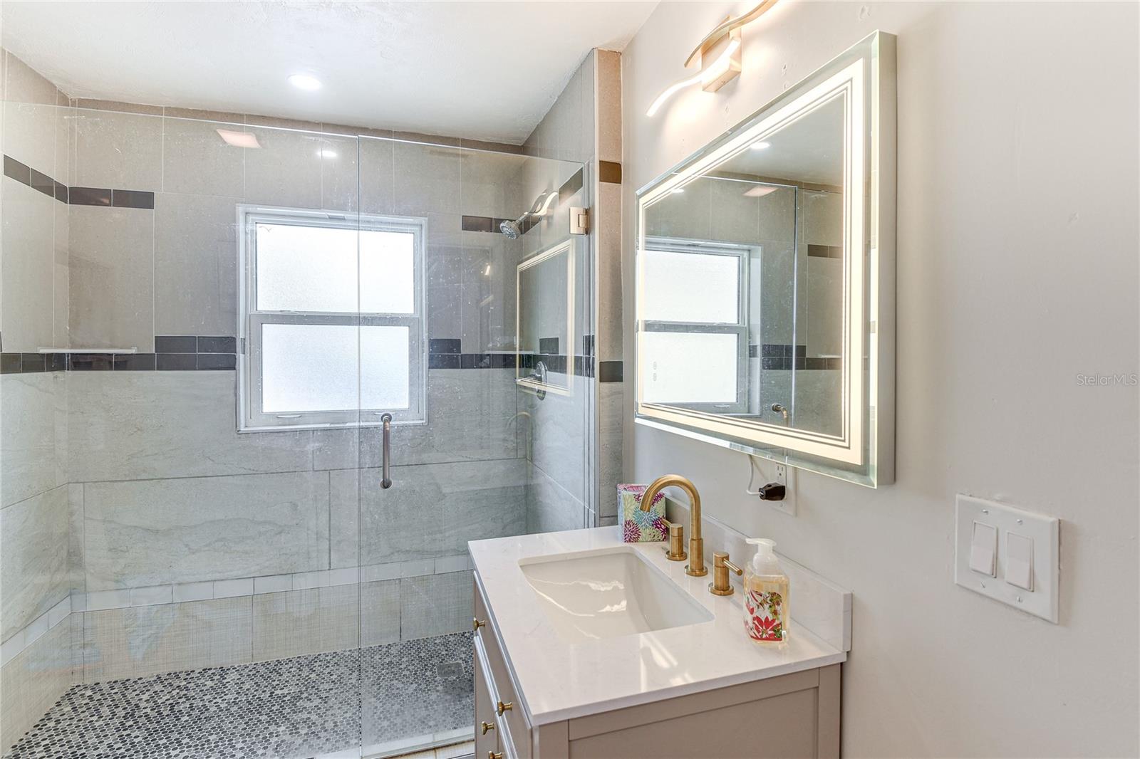 DESPLAND BLK 23 UNREC 162 - Residential Income