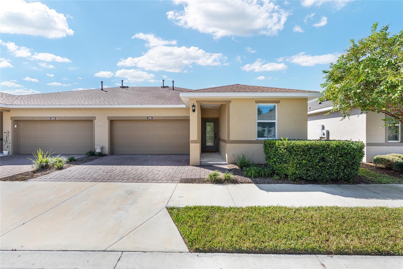 Welcome to this elegant attached villa in Ocala, offering 1,368 square feet of beautifully designed living space. High ceilings and dual-pane windows with a desirable northern exposure flood the home with natural light, highlighting its architectural charm.
Inside, you’ll find a thoughtfully crafted layout featuring 2 bedrooms, 2 bathrooms, a formal dining room, a welcoming foyer, a versatile library/den, and a main-floor primary suite complete with a walk-in closet and a luxurious ensuite bath featuring double sinks and granite countertops. The open kitchen is the heart of the home, boasting stainless steel appliances, a gas stove, granite counters, and a spacious island perfect for entertaining. Additional highlights include ceramic and carpet flooring, recessed lighting, an inside laundry room, and an attached garage.
This community offers resort-style living with amenities that include two pools, a security gate, clubhouse, tennis courts, game room, gym, on-site restaurant, resident’s lounge, and a scenic lake ideal for kayaking, canoeing, or fishing. Miles of walking and biking trails make it easy to stay active and connected to nature.
Perfectly located just 5 minutes from the World Equestrian Center, this villa combines modern comfort, convenience, and community living. Don’t miss your chance to call it home!