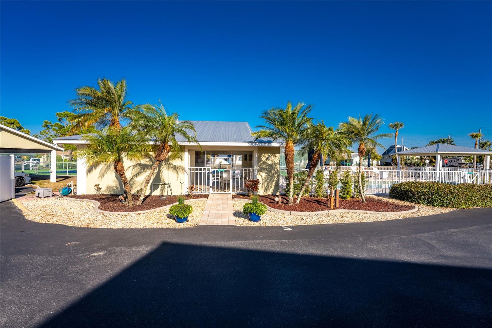 GOLDEN TEE PH 02 - Residential