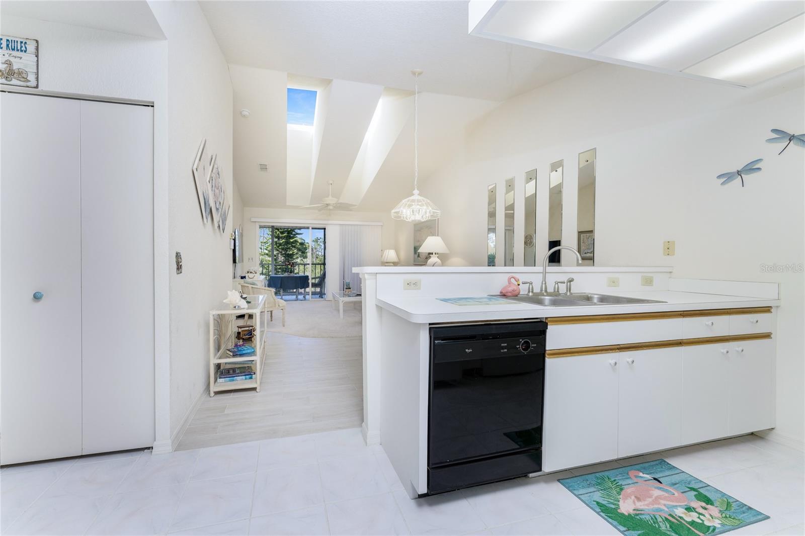 GOLDEN TEE PH 02 - Residential