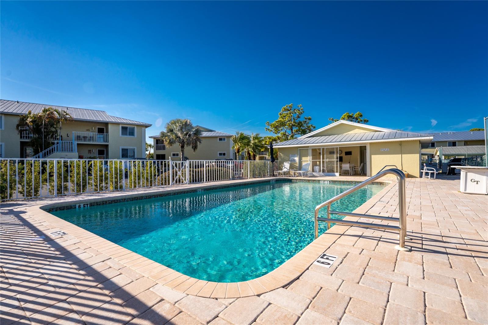 GOLDEN TEE PH 02 - Residential