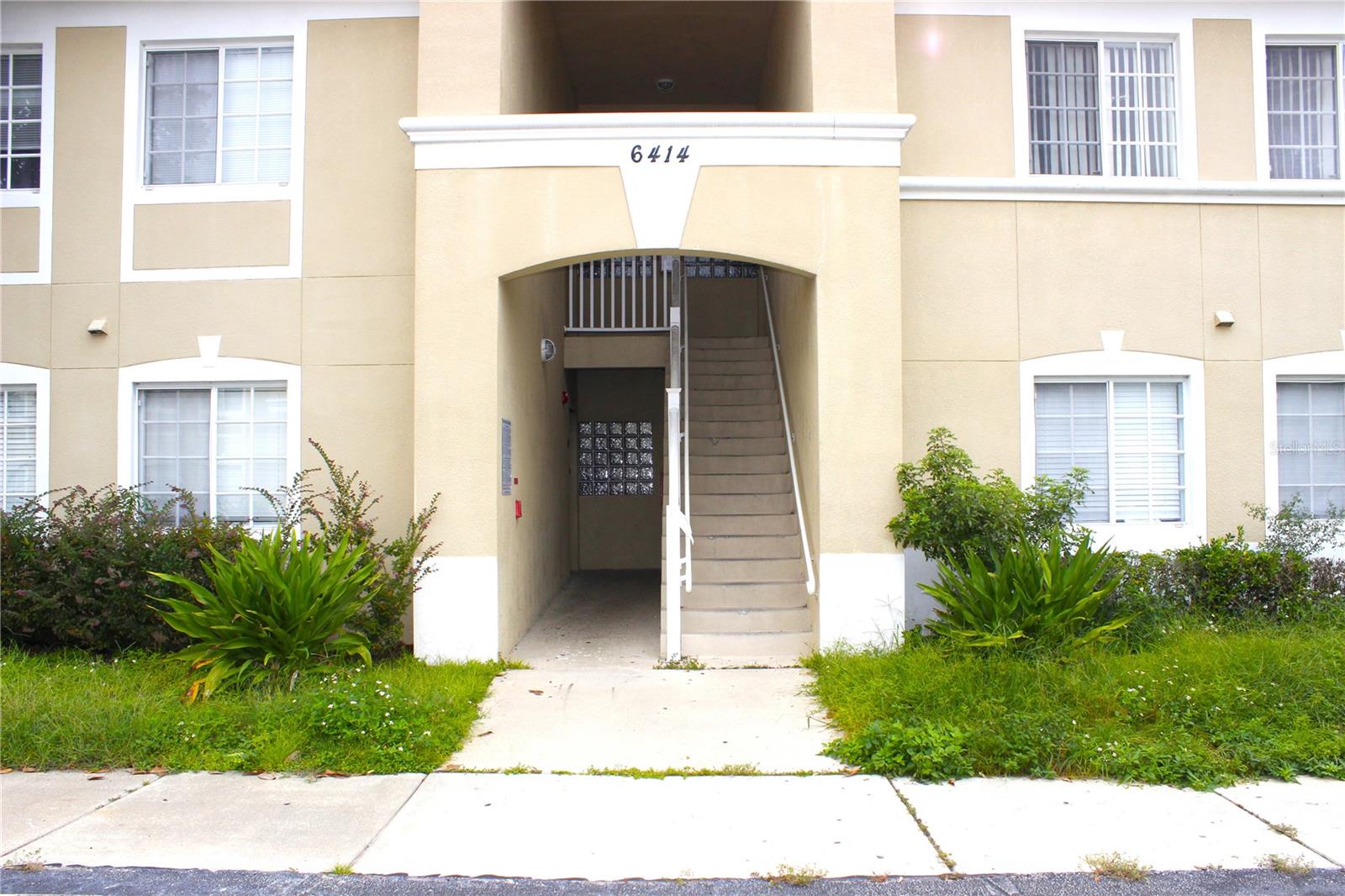 Fully Remodeled 3-Bedroom Condo in Prime Riverview Location! Welcome to this beautifully updated 3-bedroom, 2-bathroom condo located in the gated Villages of Bloomingdale. Offering 1,151 sq. ft. of stylish, move-in-ready living space, this home features a brand-new screened-in porch, a completely renovated kitchen, and thoughtful upgrades throughout. Step inside to discover fresh flooring, modern finishes, and a bright open layout. The kitchen has been fully remodeled with sleek countertops, refreshed cabinetry, and modern appliances, creating the perfect space to cook and entertain. The spacious primary suite includes a private en-suite bath, while two additional bedrooms and a second full bathroom offer flexibility for guests, a home office, or extra living space. Located near the intersection of US-301 and Bloomingdale Ave, this condo offers easy access to I-75, the Selmon Expressway, and MacDill AFB, making commutes simple. You'll also be just minutes from Brandon, Tampa, and Riverview’s top shopping, dining, and entertainment. Enjoy all the benefits of gated community living, including great amenities and a low-maintenance lifestyle. Whether you're a first-time homebuyer, downsizer, or investor, this is a rare find in a highly desirable area. Don’t miss out—schedule your private showing today!