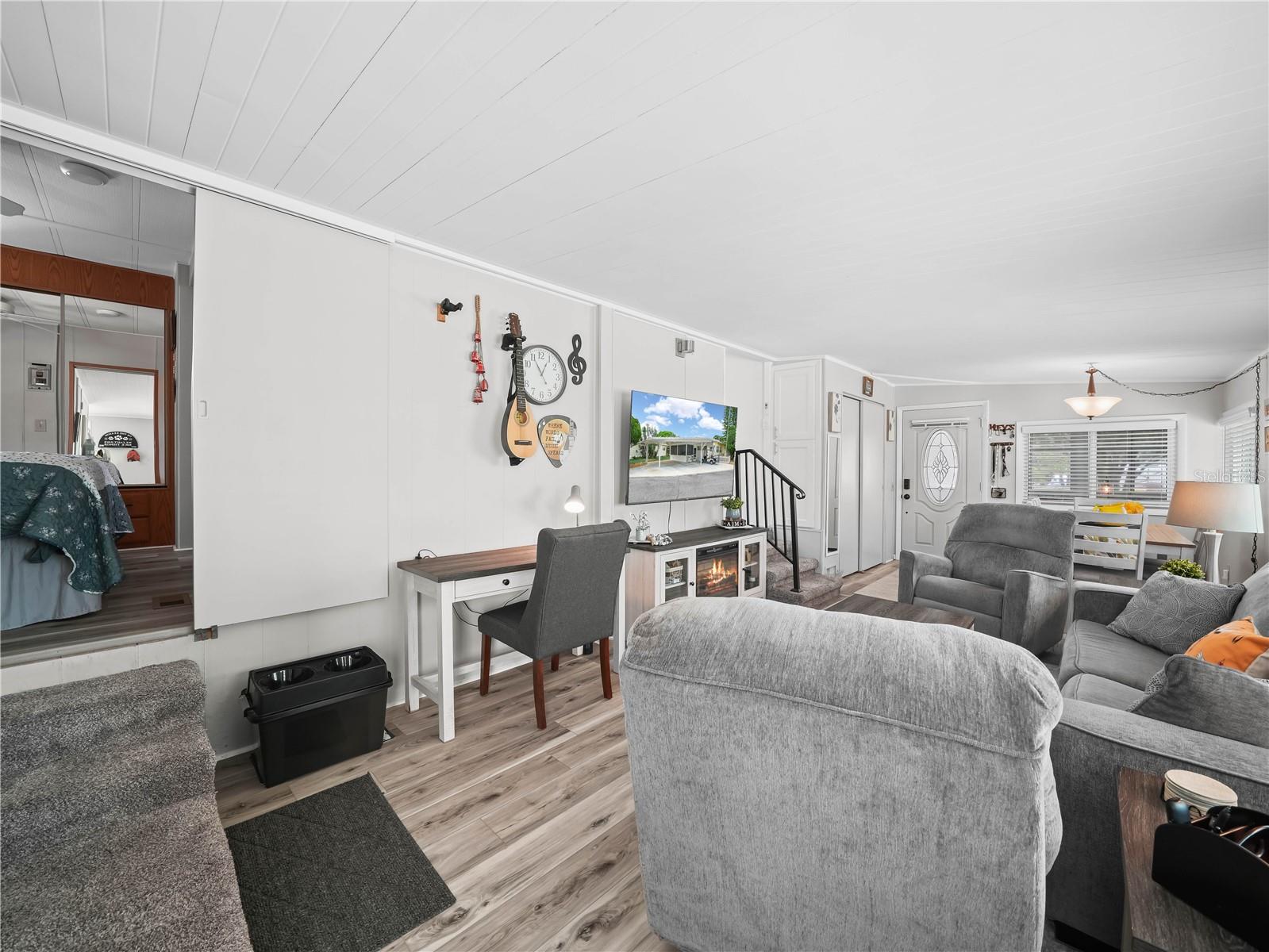 SADDLEBAG LAKE - Residential