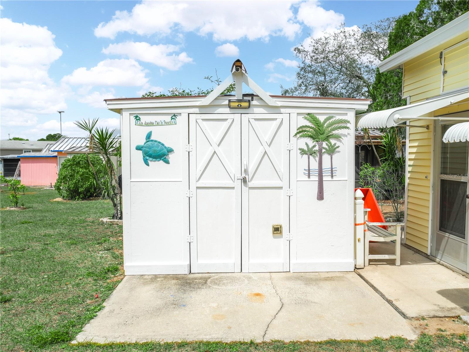 SADDLEBAG LAKE - Residential