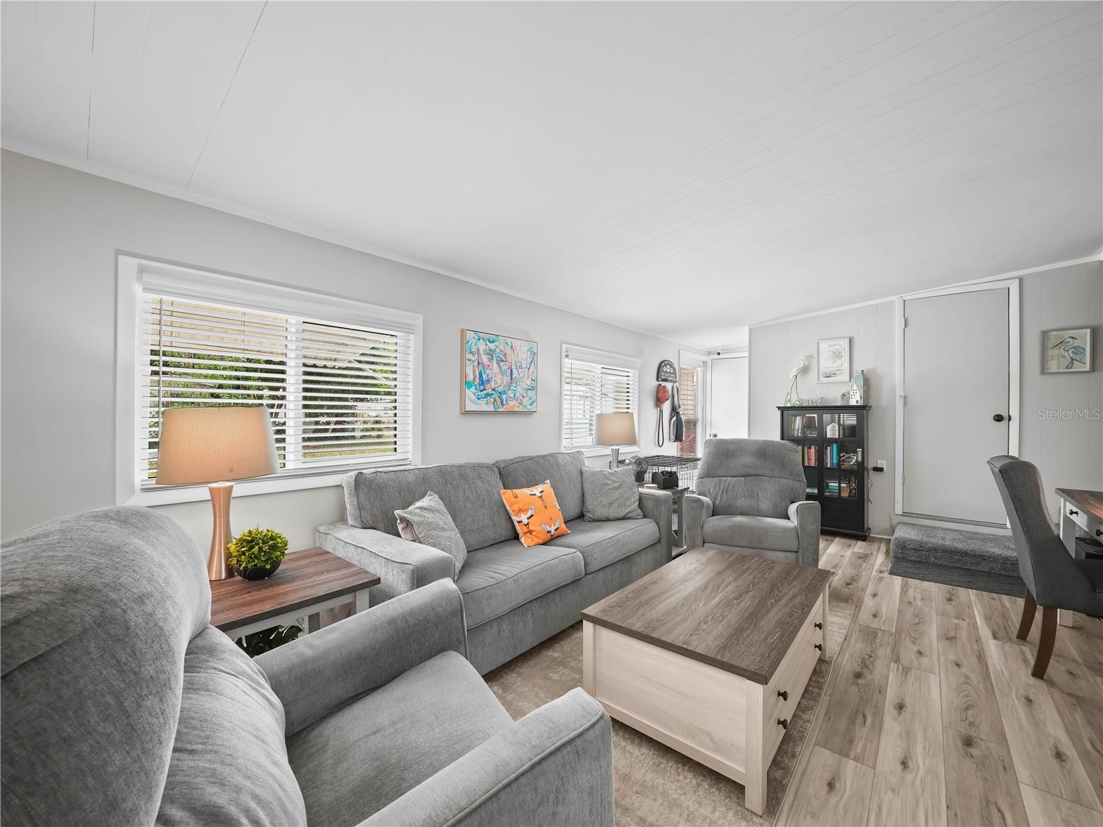 SADDLEBAG LAKE - Residential