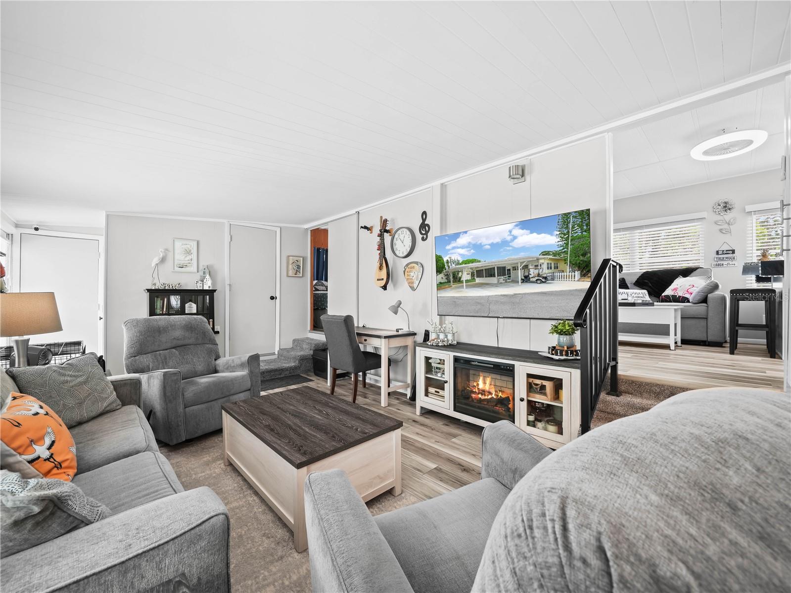 SADDLEBAG LAKE - Residential