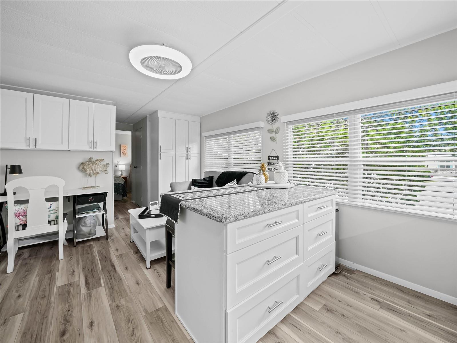 SADDLEBAG LAKE - Residential