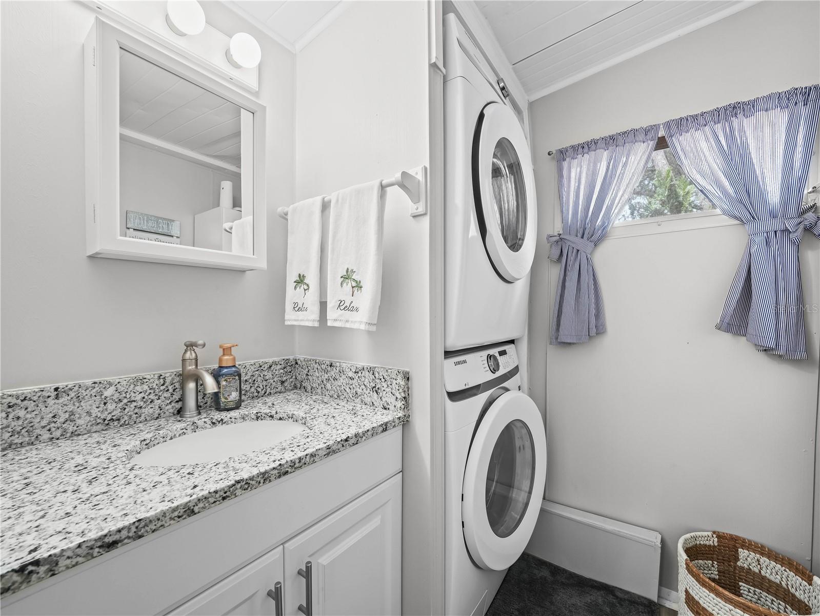 SADDLEBAG LAKE - Residential