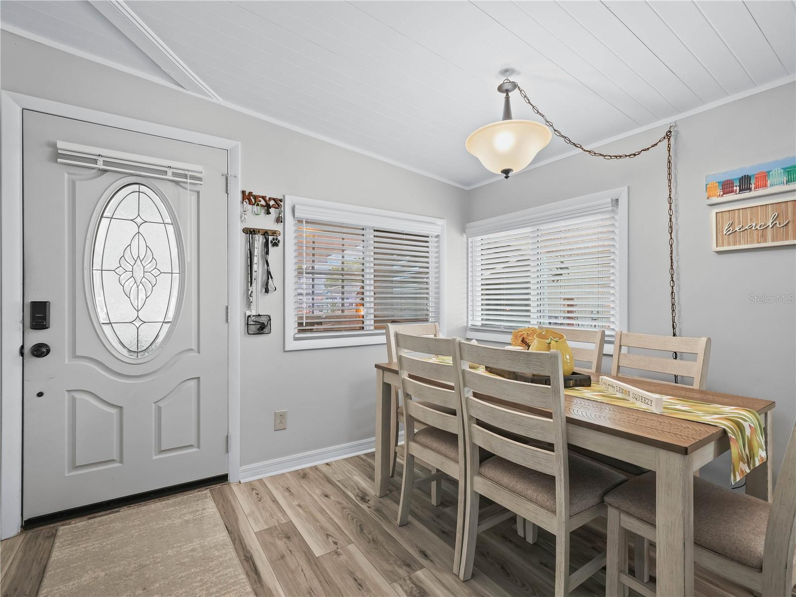 SADDLEBAG LAKE - Residential