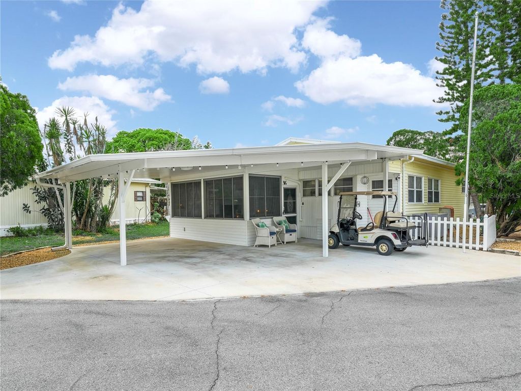 Photo of 36 Saddlebag Trail S, Lake Wales, FL 33898 (MLS # K4903143)