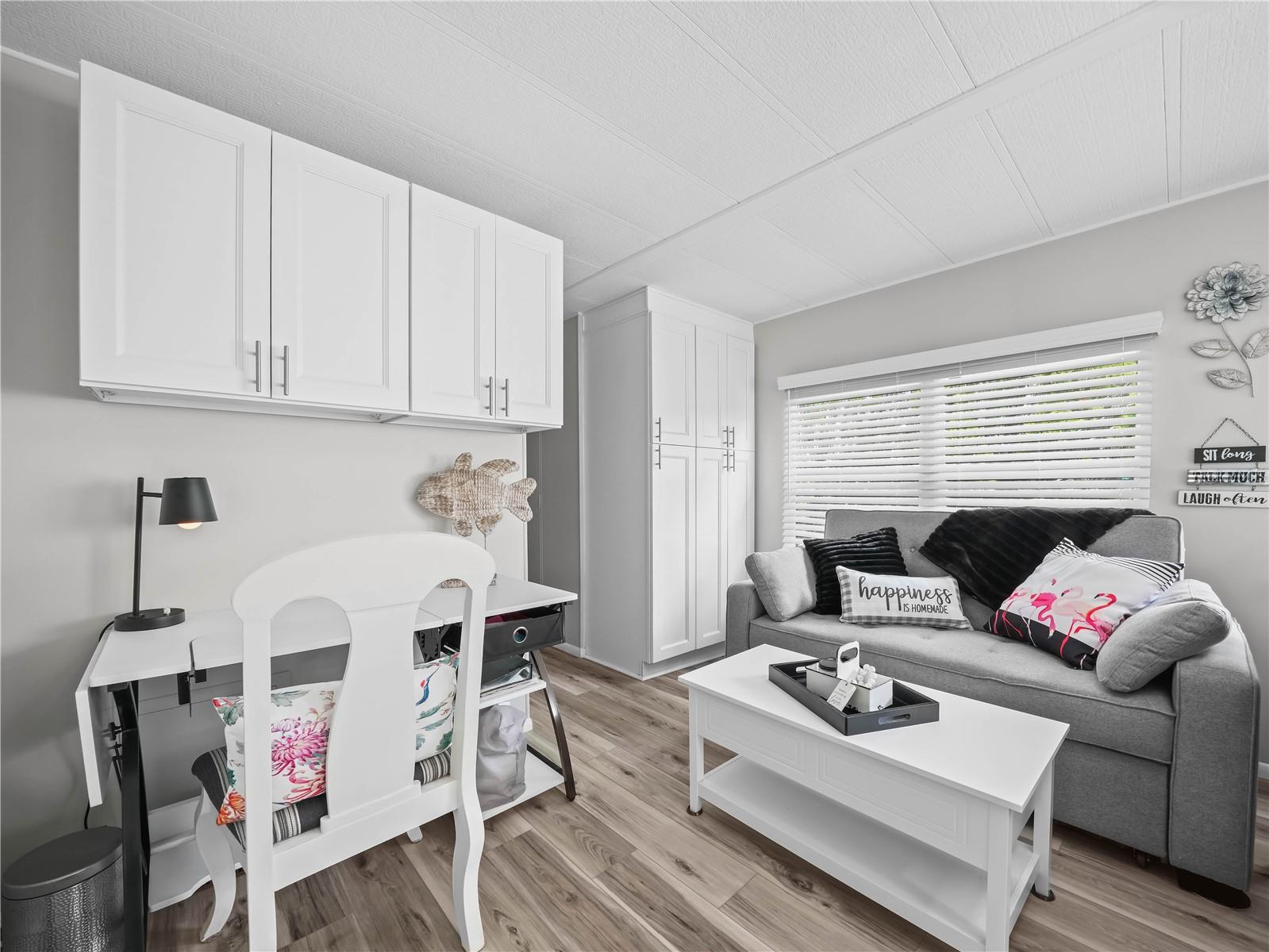 SADDLEBAG LAKE - Residential