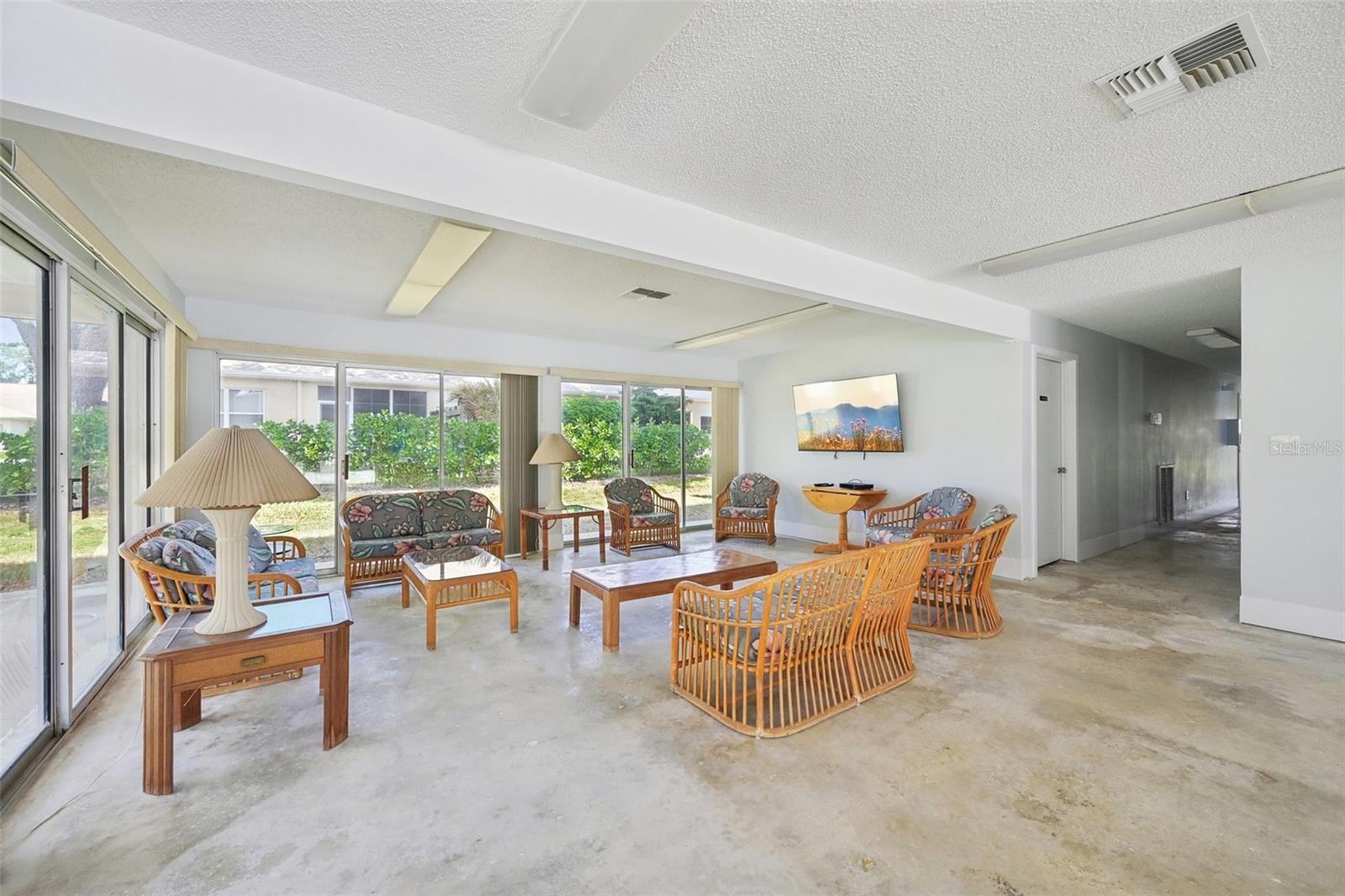 SABAL PALM GARDENS PH I - Residential