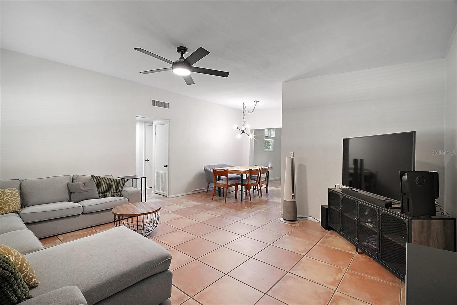 116 E LAUREN CT