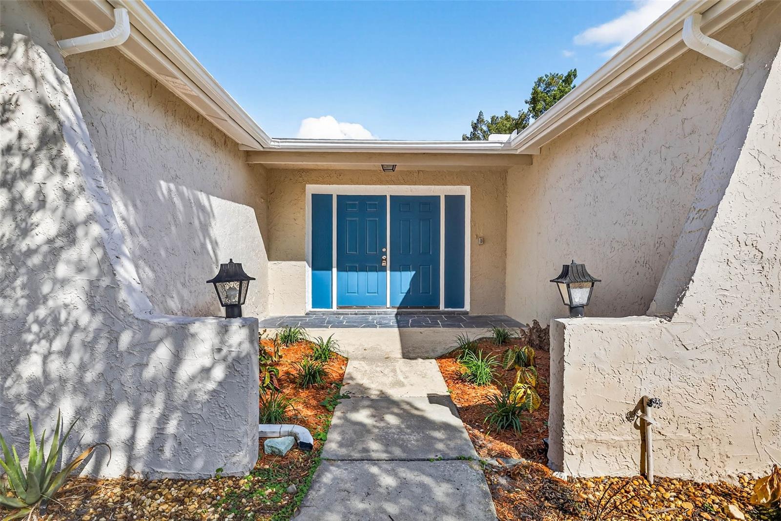 THE LAKES - Residential