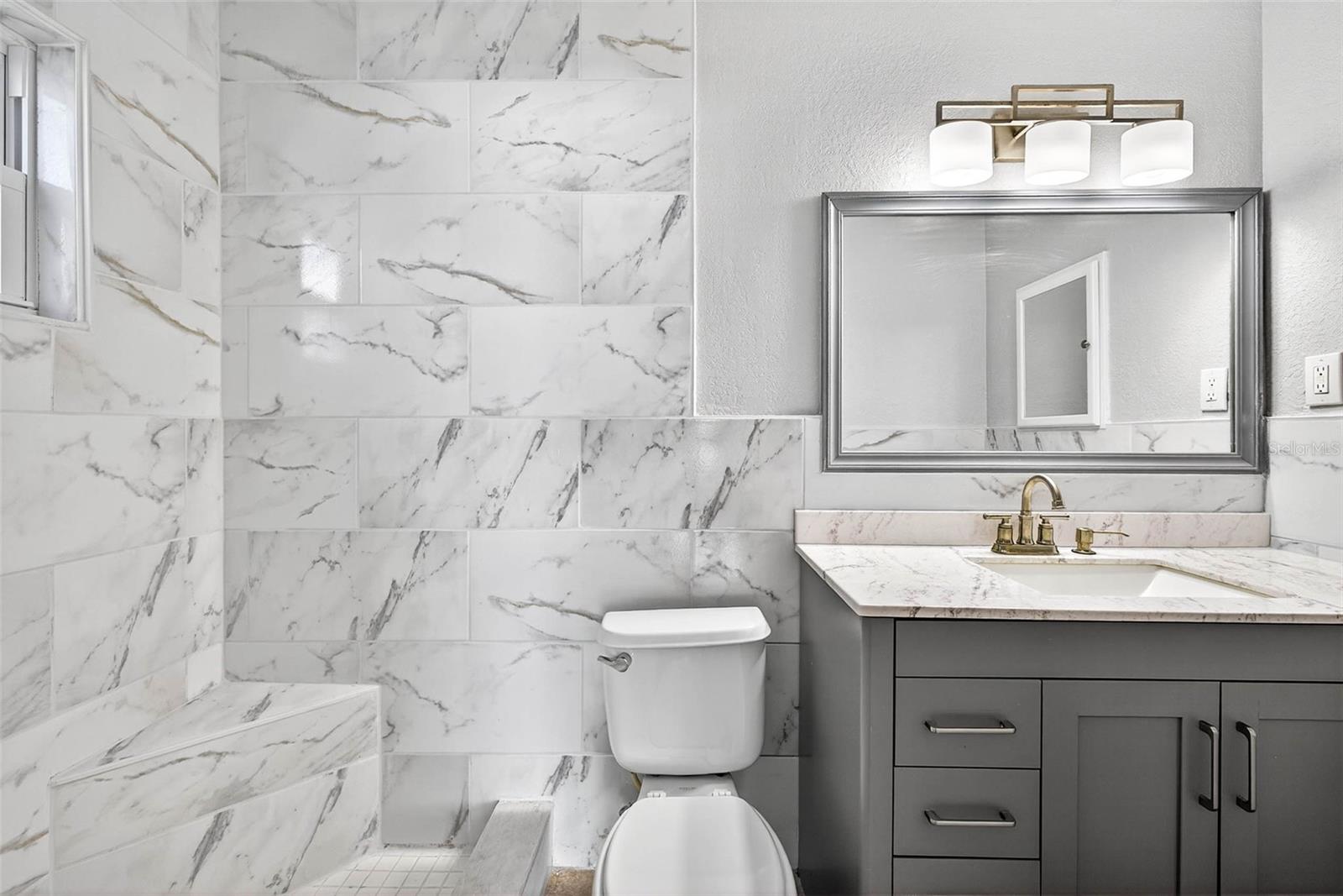 THE LAKES - Residential