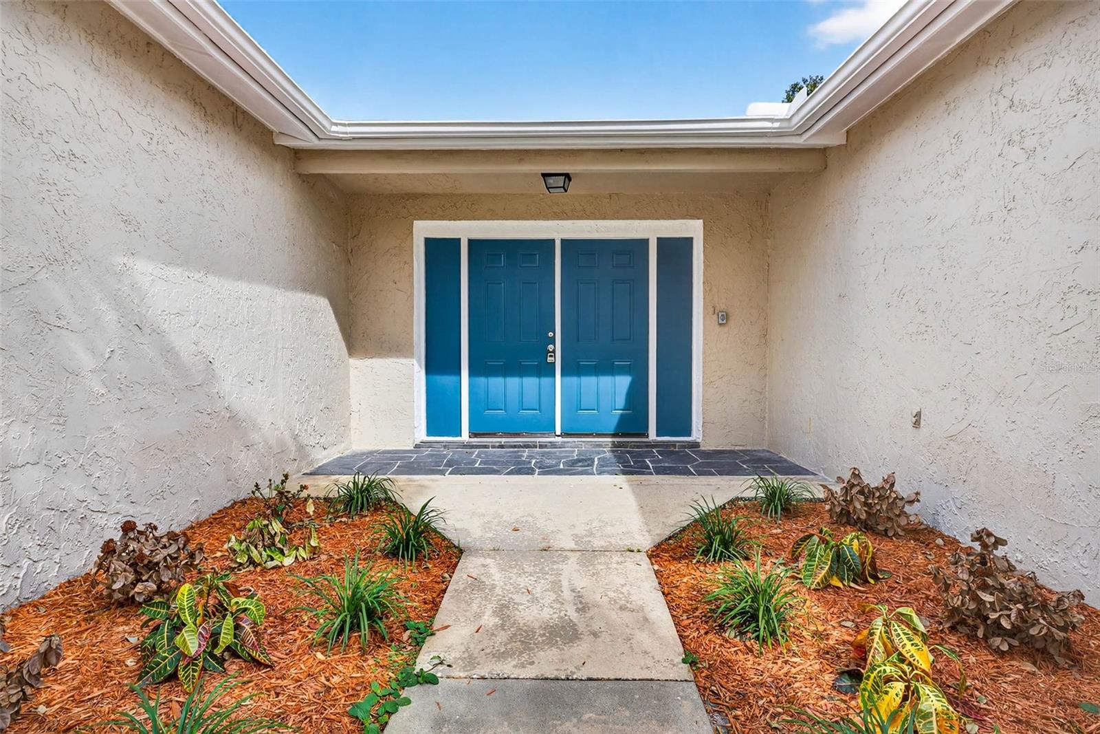 THE LAKES - Residential