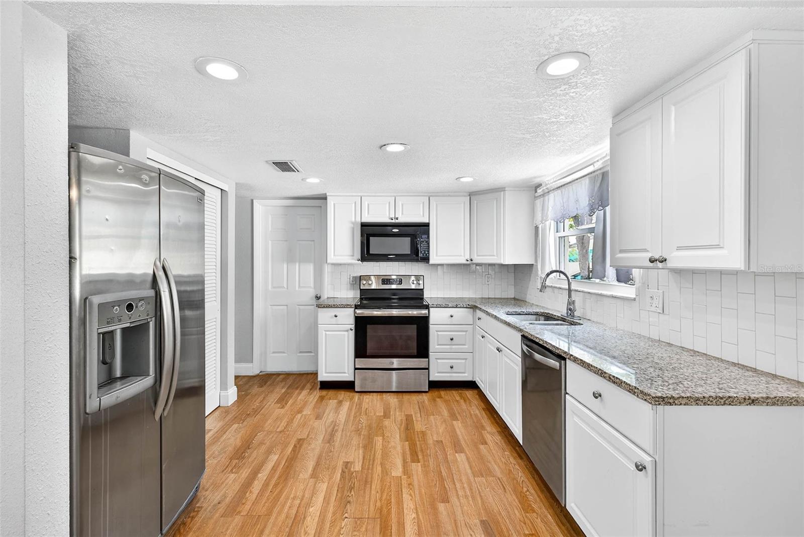 THE LAKES - Residential