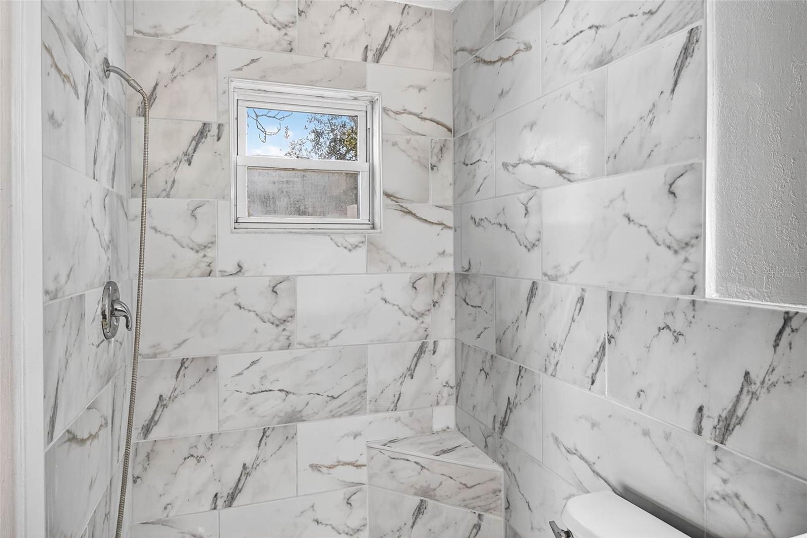 THE LAKES - Residential