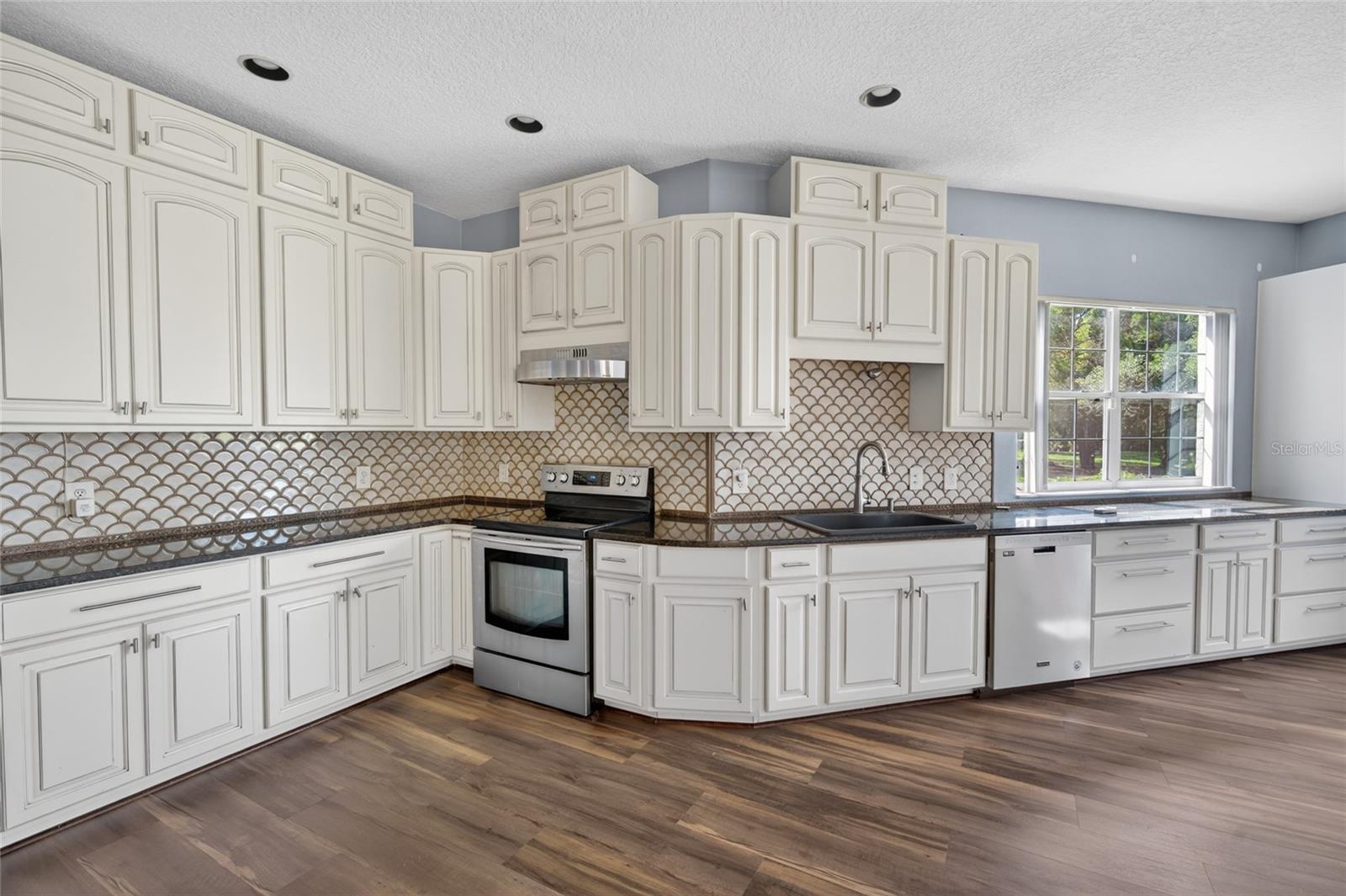 PARADISE COUNTRY CLUB - Residential