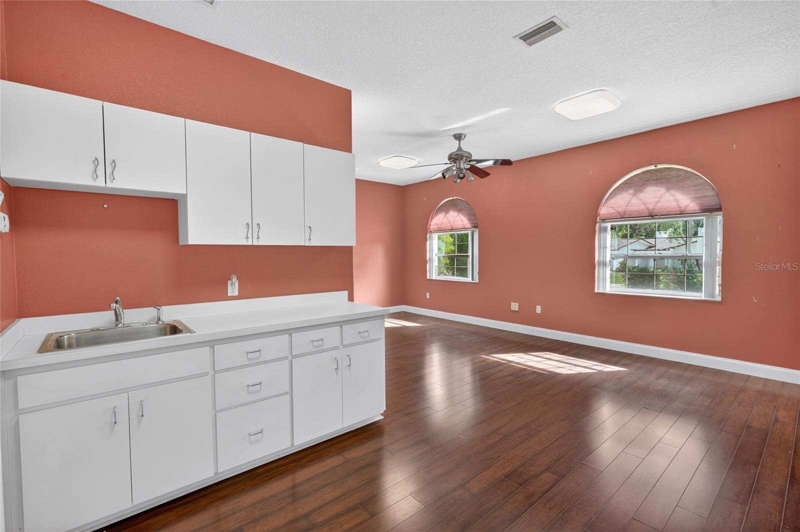 PARADISE COUNTRY CLUB - Residential