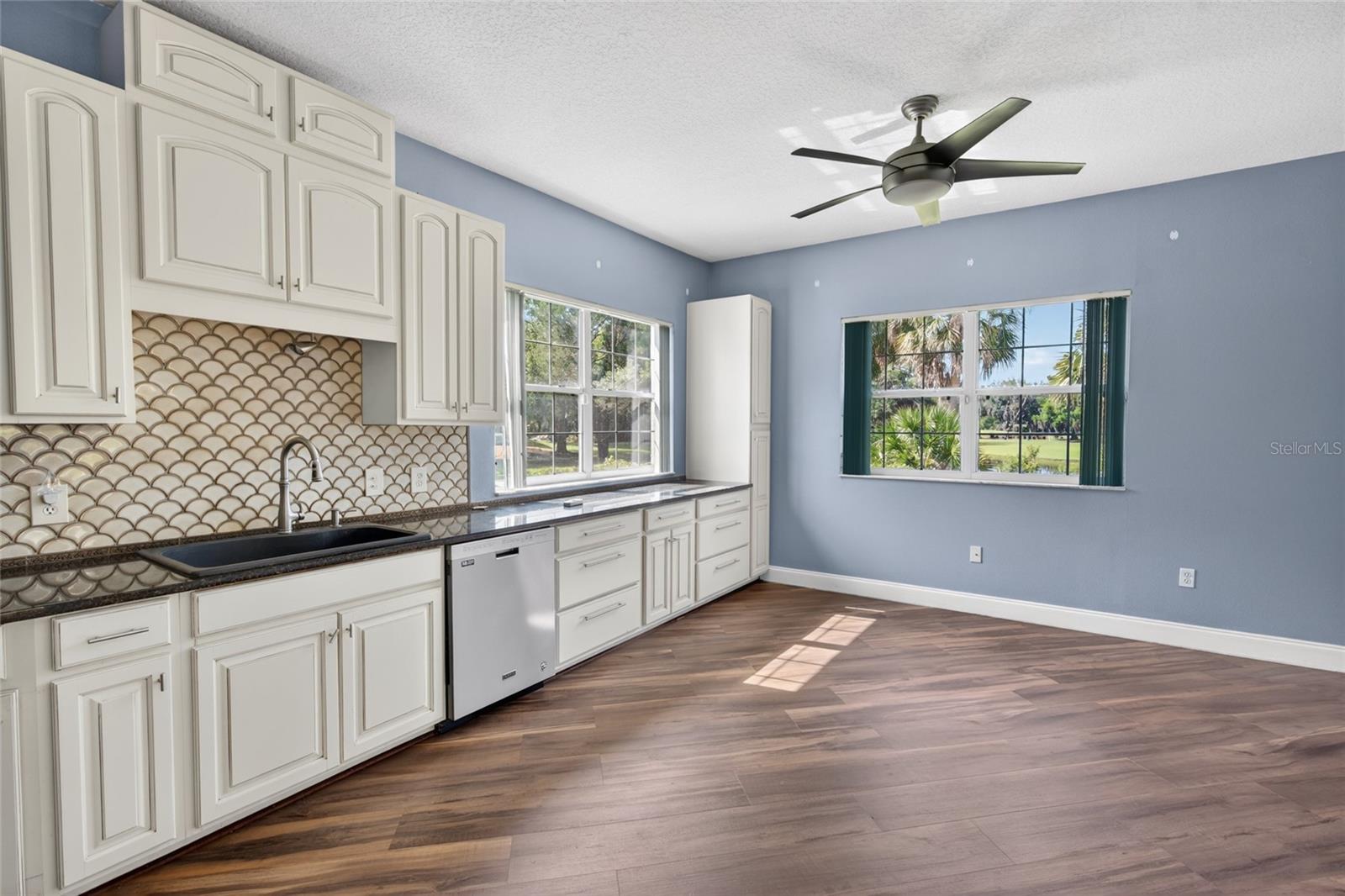 PARADISE COUNTRY CLUB - Residential