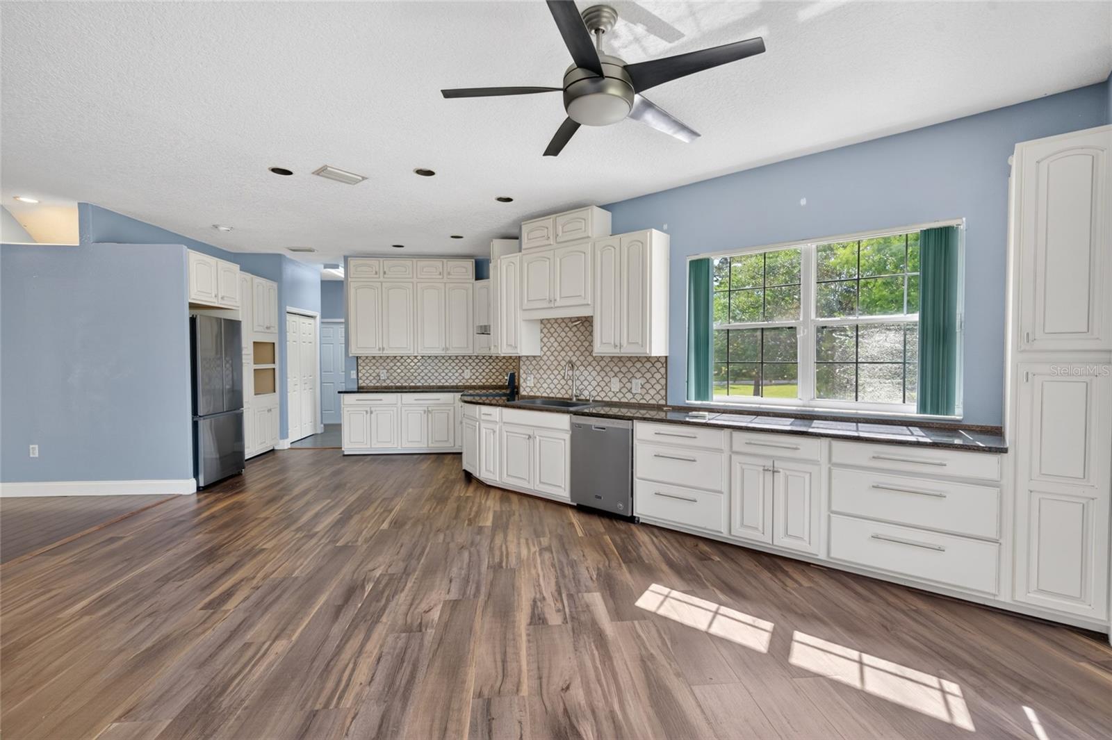 PARADISE COUNTRY CLUB - Residential
