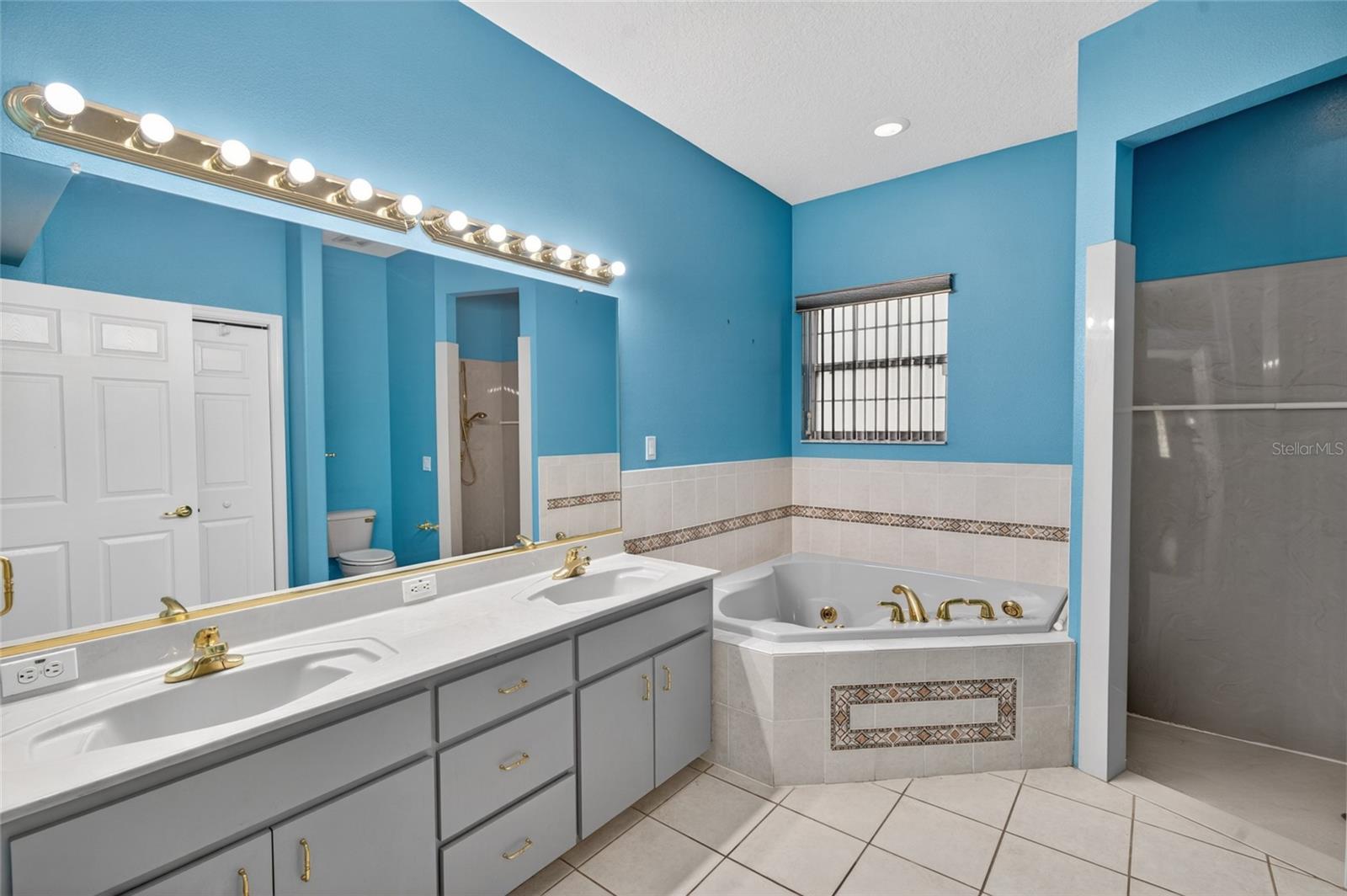 PARADISE COUNTRY CLUB - Residential