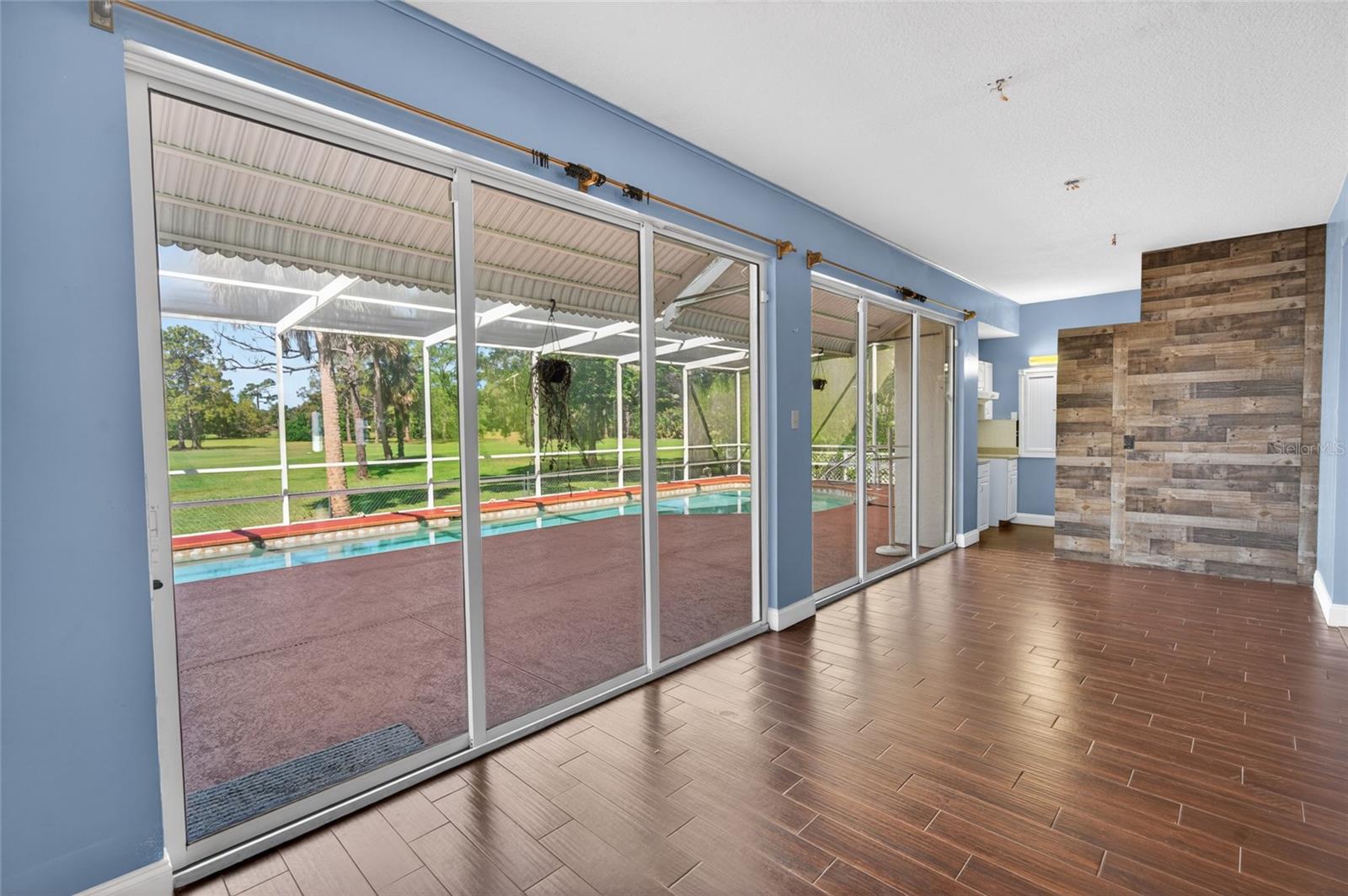 PARADISE COUNTRY CLUB - Residential