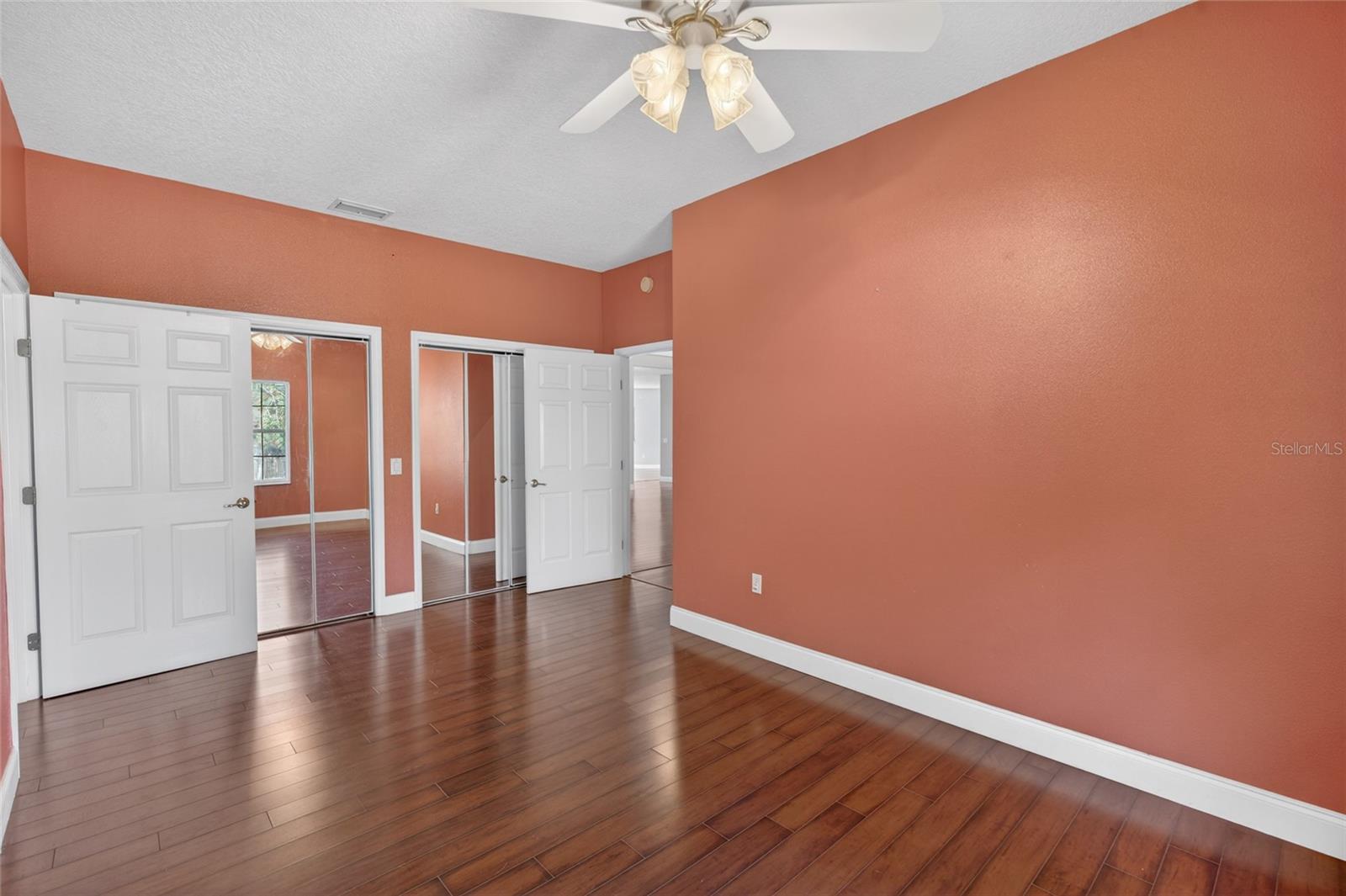 PARADISE COUNTRY CLUB - Residential