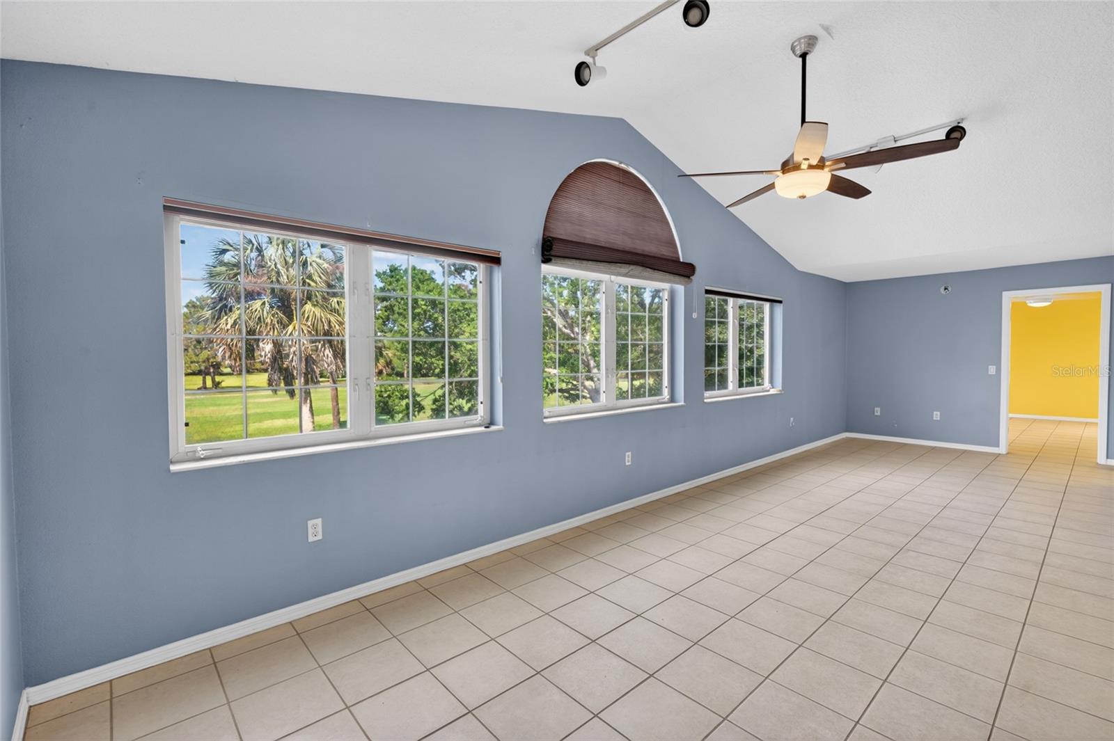 PARADISE COUNTRY CLUB - Residential