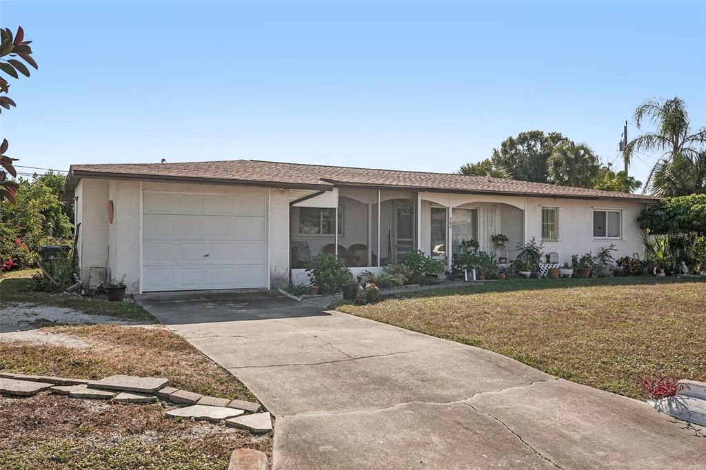 Photo of 300 Gardenia Road, Venice, FL 34293 (MLS # N6141637)
