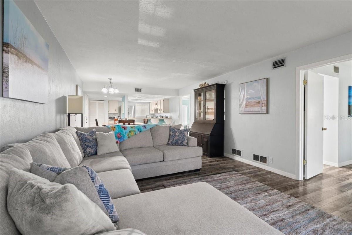 HAWKS LANDING AT PELICAN BAY CONDO PH 01-06 AMD 01 - Residential