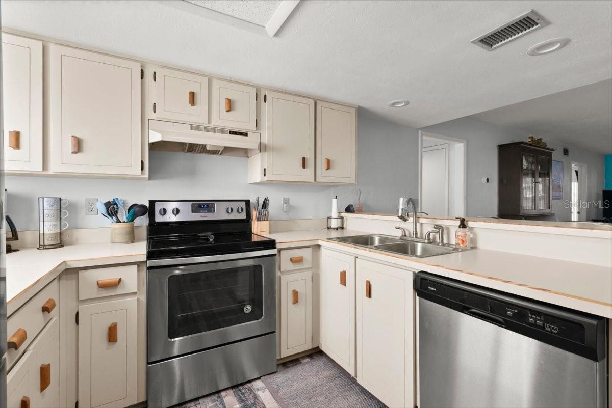 HAWKS LANDING AT PELICAN BAY CONDO PH 01-06 AMD 01 - Residential