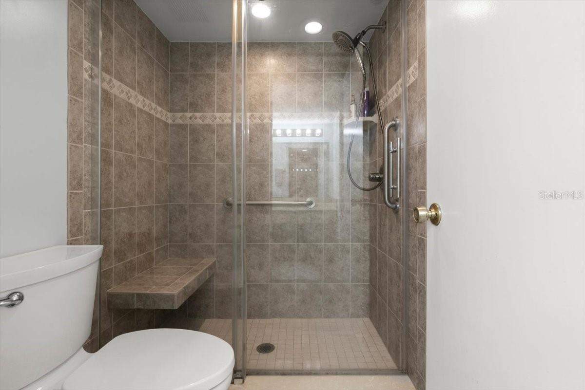 HAWKS LANDING AT PELICAN BAY CONDO PH 01-06 AMD 01 - Residential